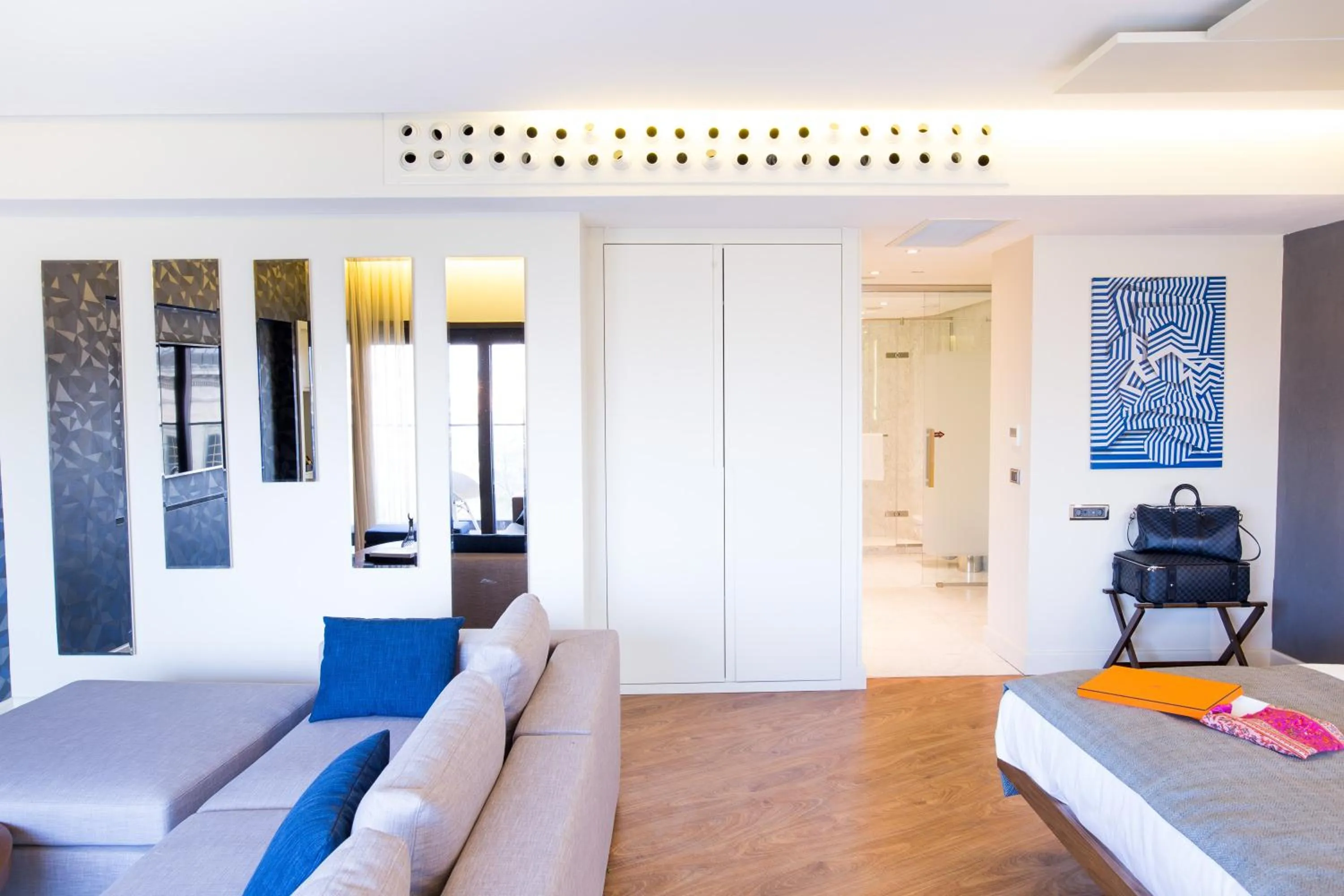 Photo of the whole room in Maroon Hotel Pera