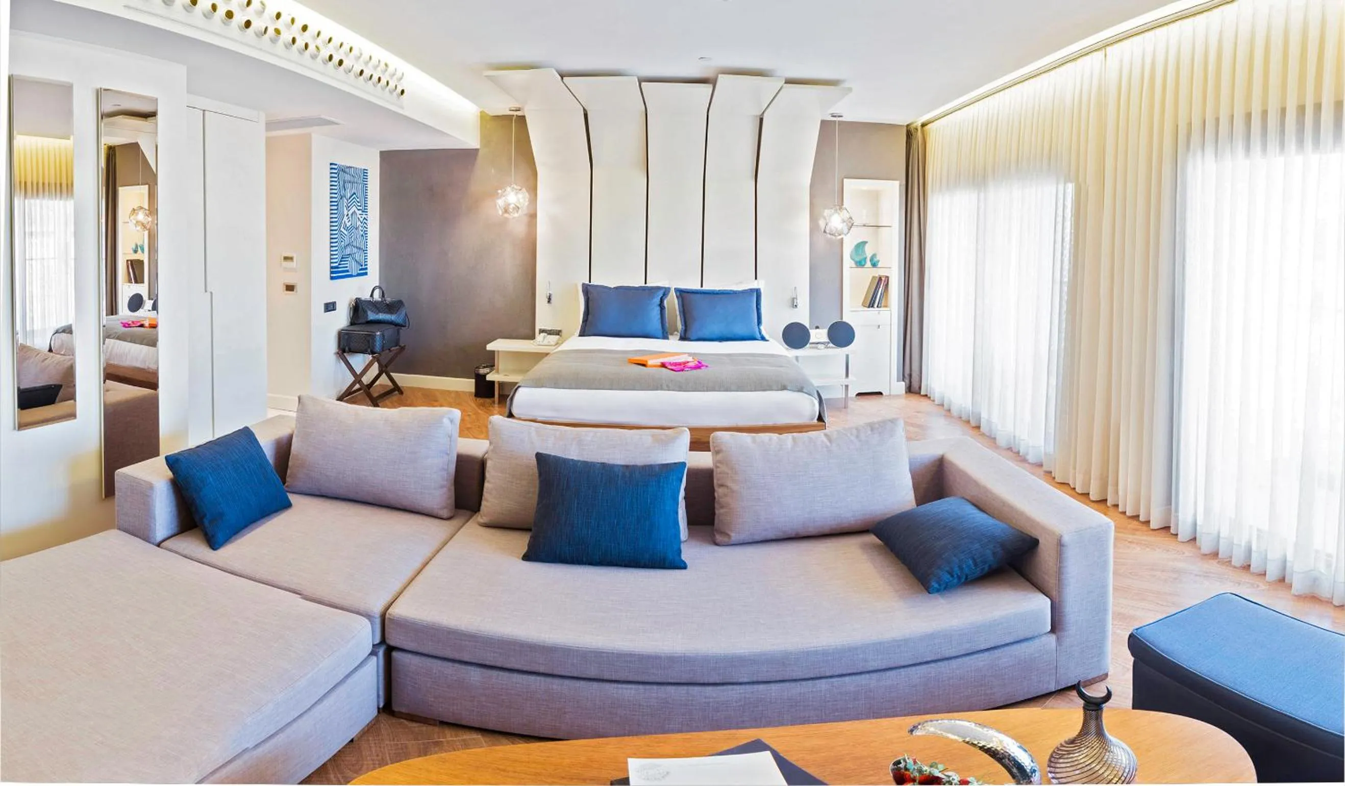 Photo of the whole room in Maroon Hotel Pera