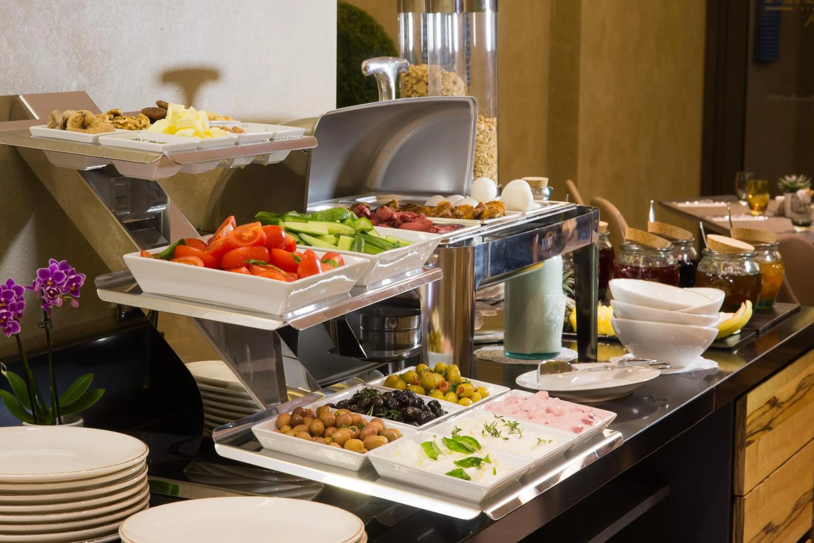 Dining area in Maroon Hotel Pera