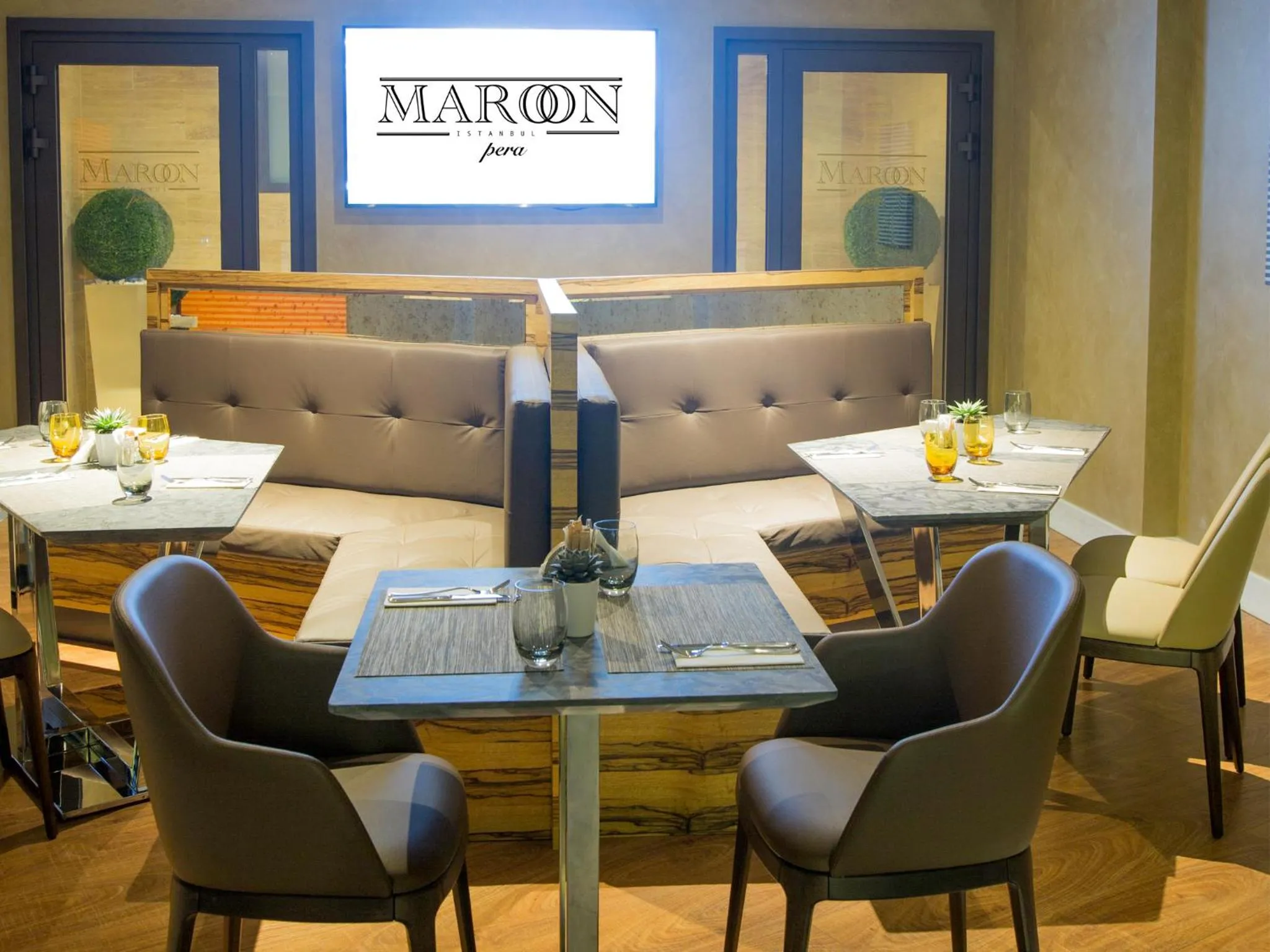 Restaurant/places to eat in Maroon Hotel Pera