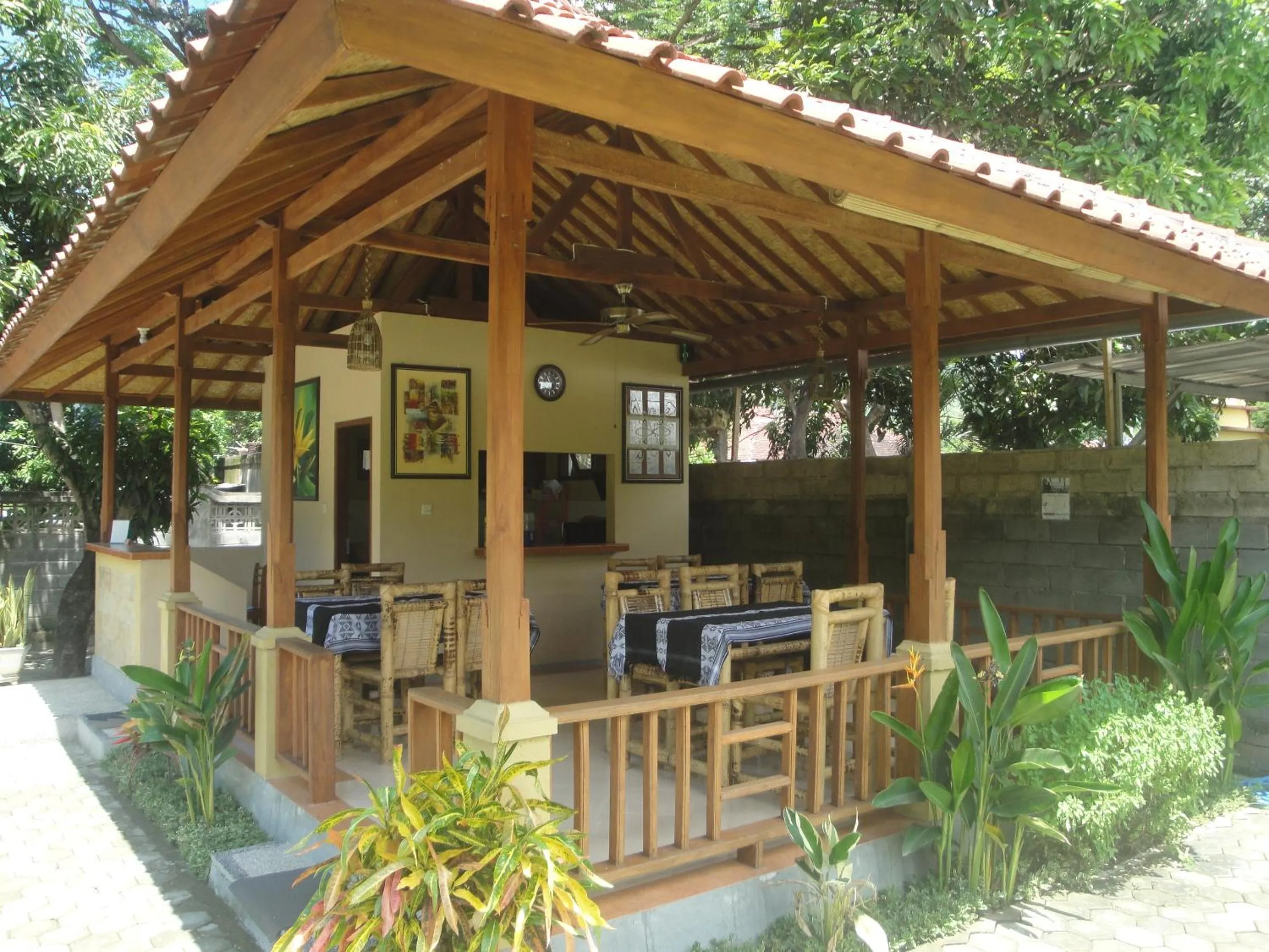 Restaurant/places to eat in Sari Inn Kuta Lombok