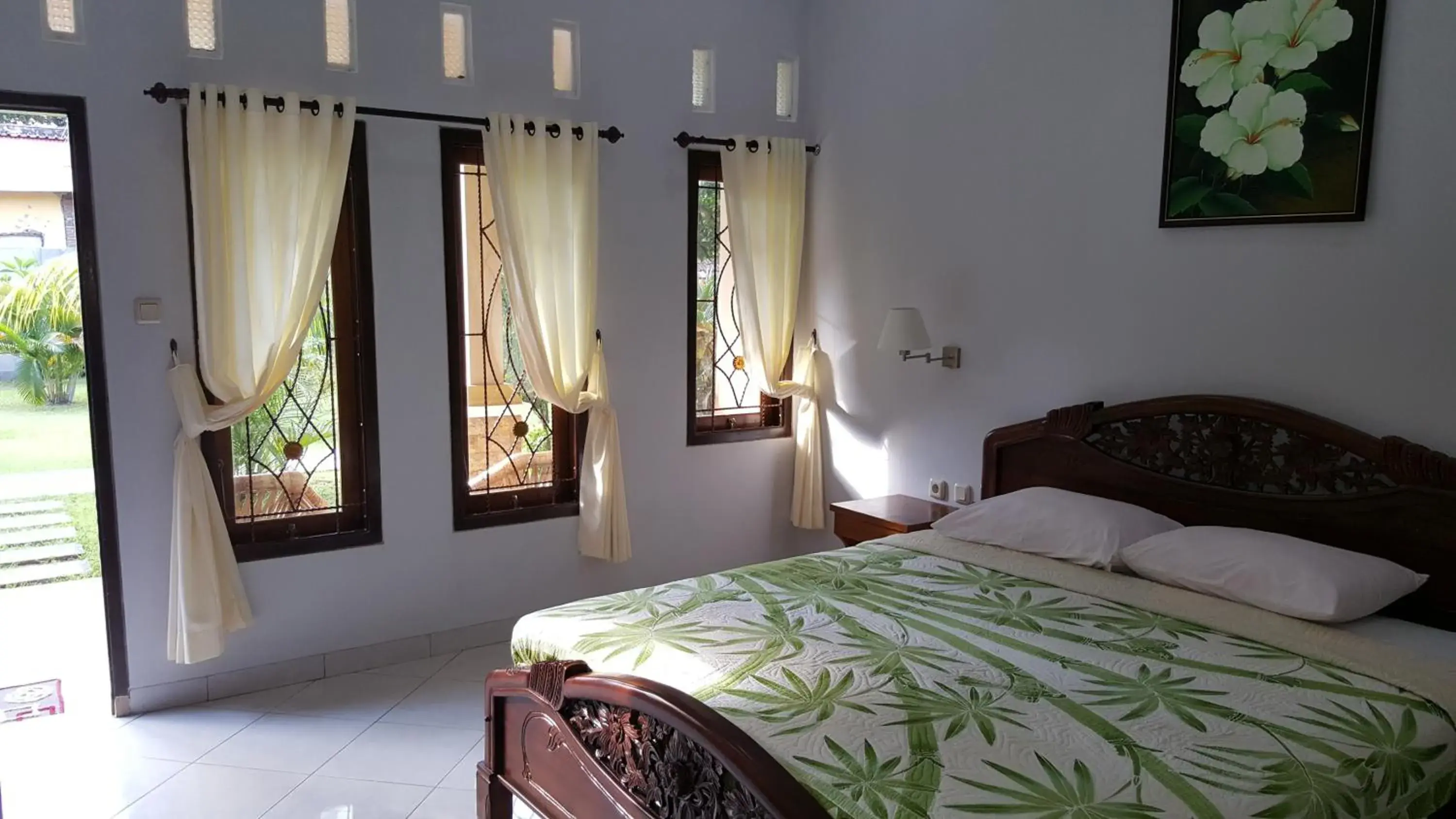 Deluxe Double Room in Sari Inn Kuta Lombok Deluxe Double Room in Sari Inn Kuta Lombok