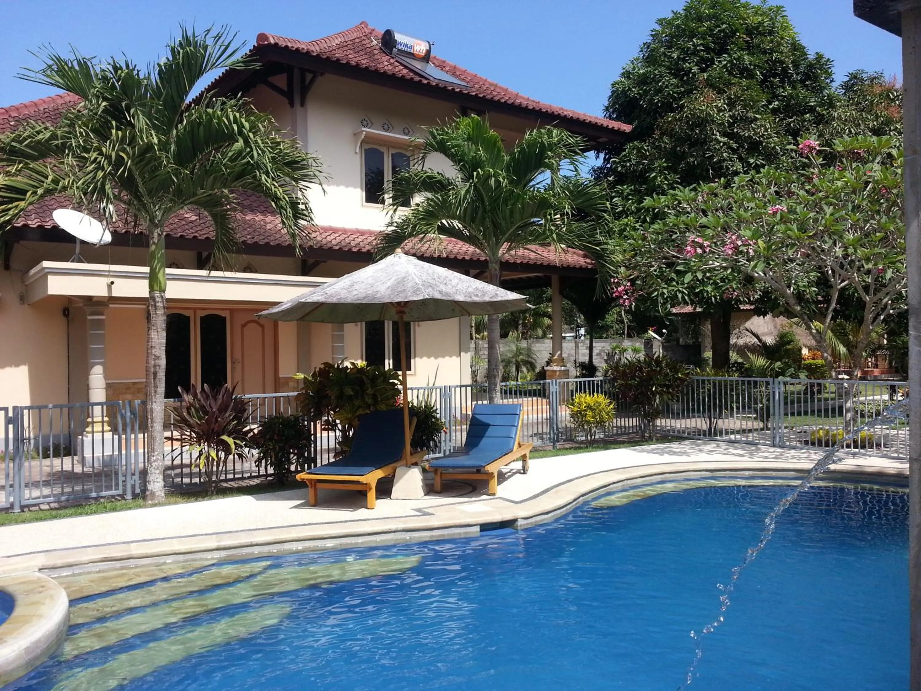Swimming pool in Sari Inn Kuta Lombok