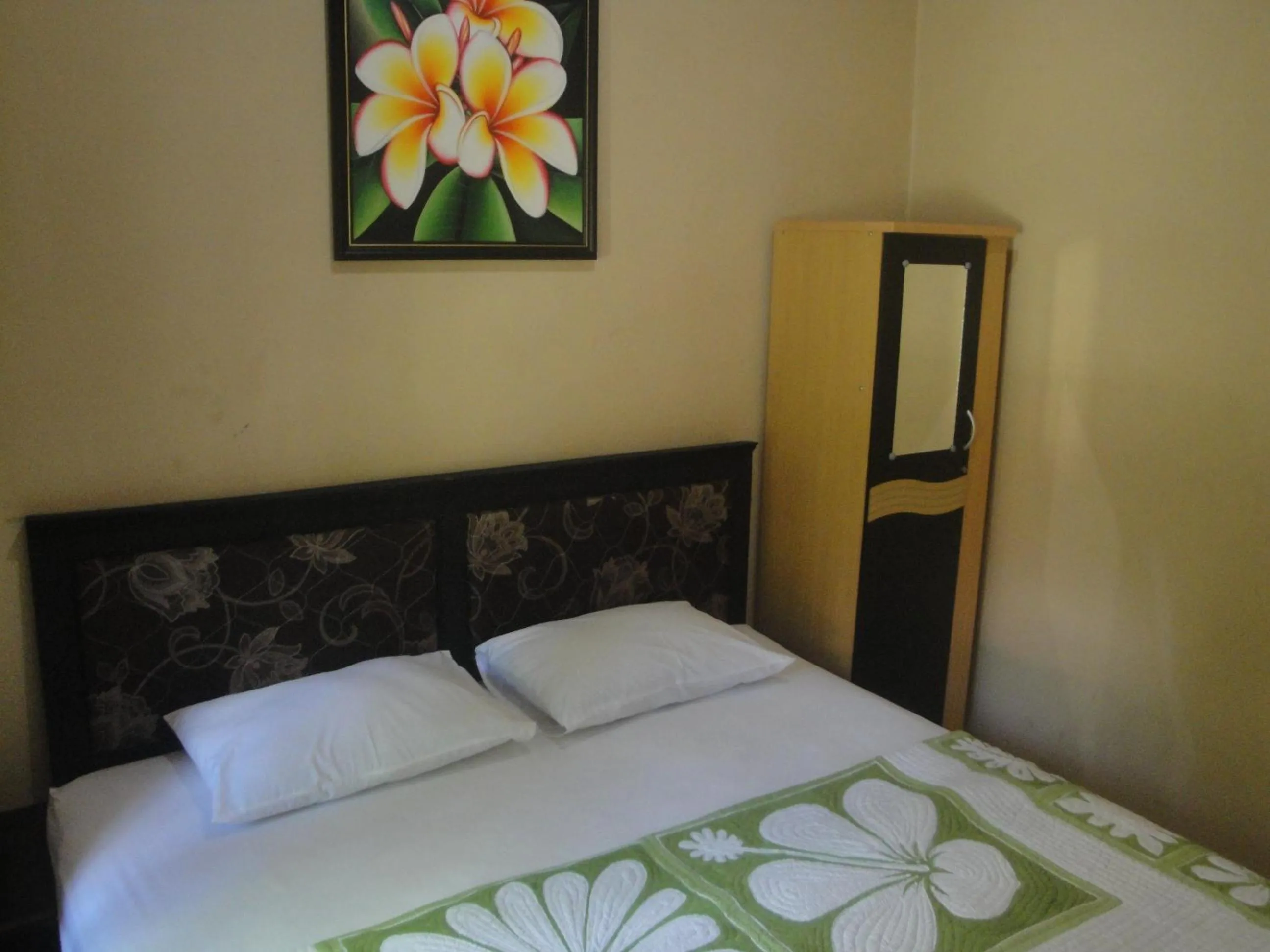 Bedroom, Bed in Sari Inn Kuta Lombok