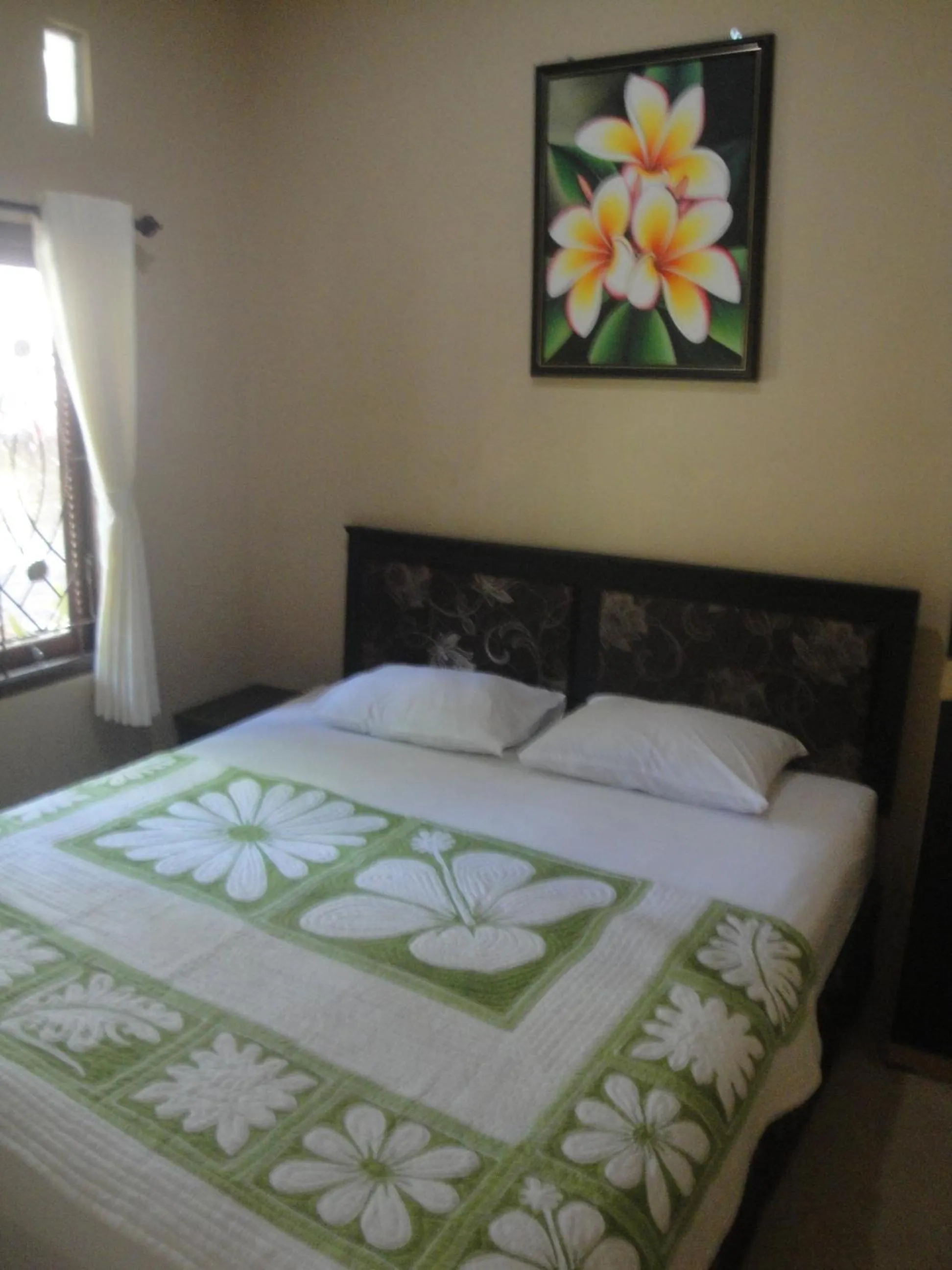 Bedroom, Bed in Sari Inn Kuta Lombok