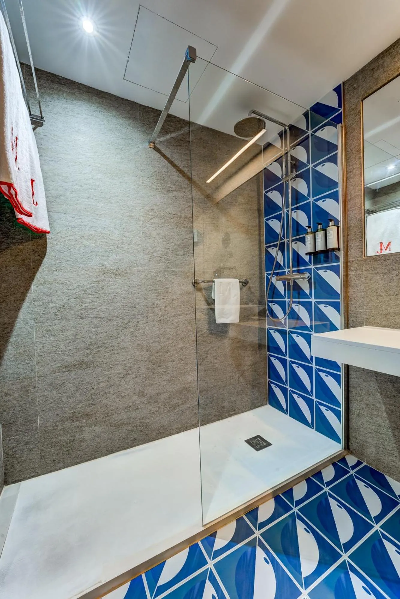 Shower in Hotel Mongibello Ibiza