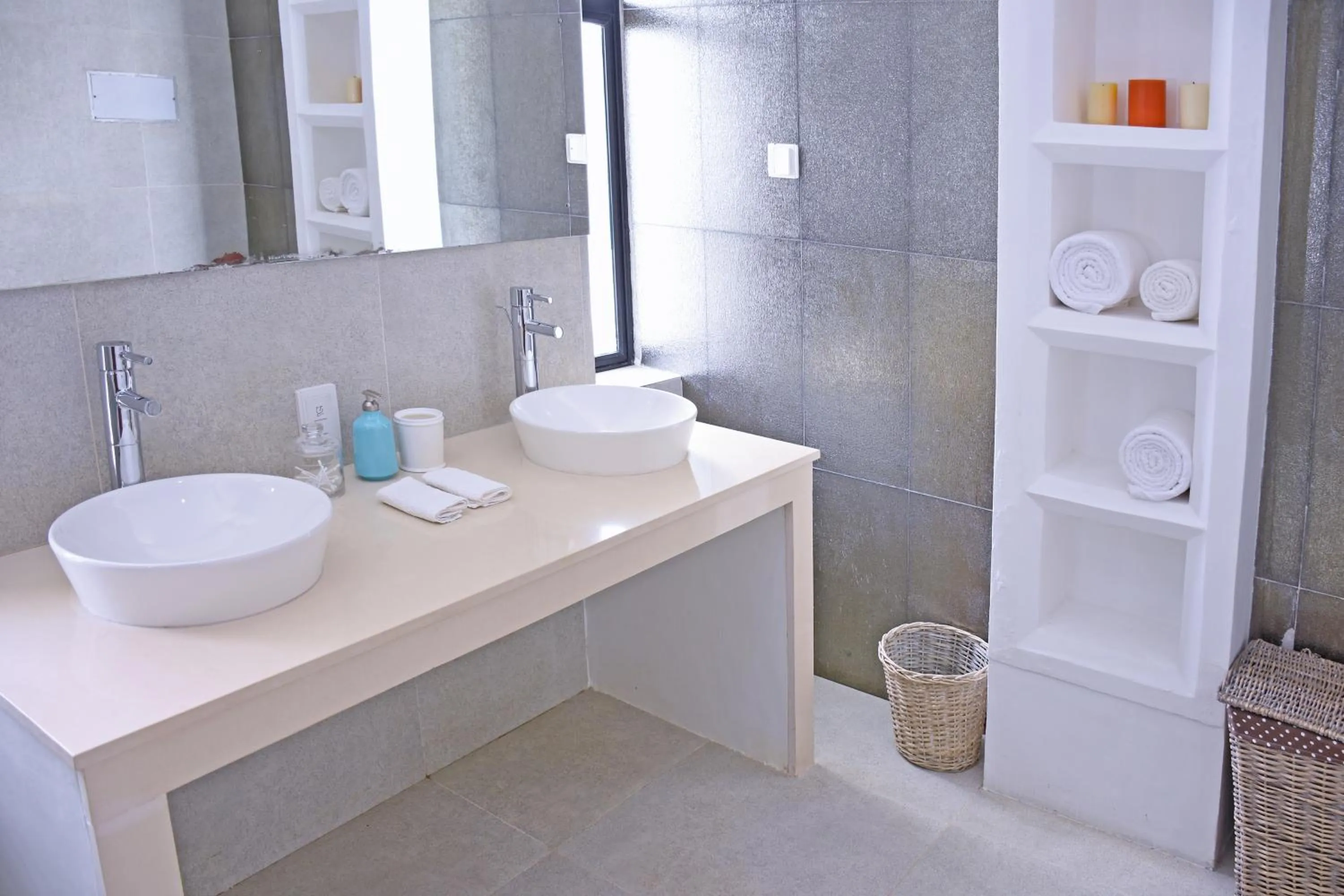 Bathroom in Villa Santé, Kalpitiya by The Serendipity Collection