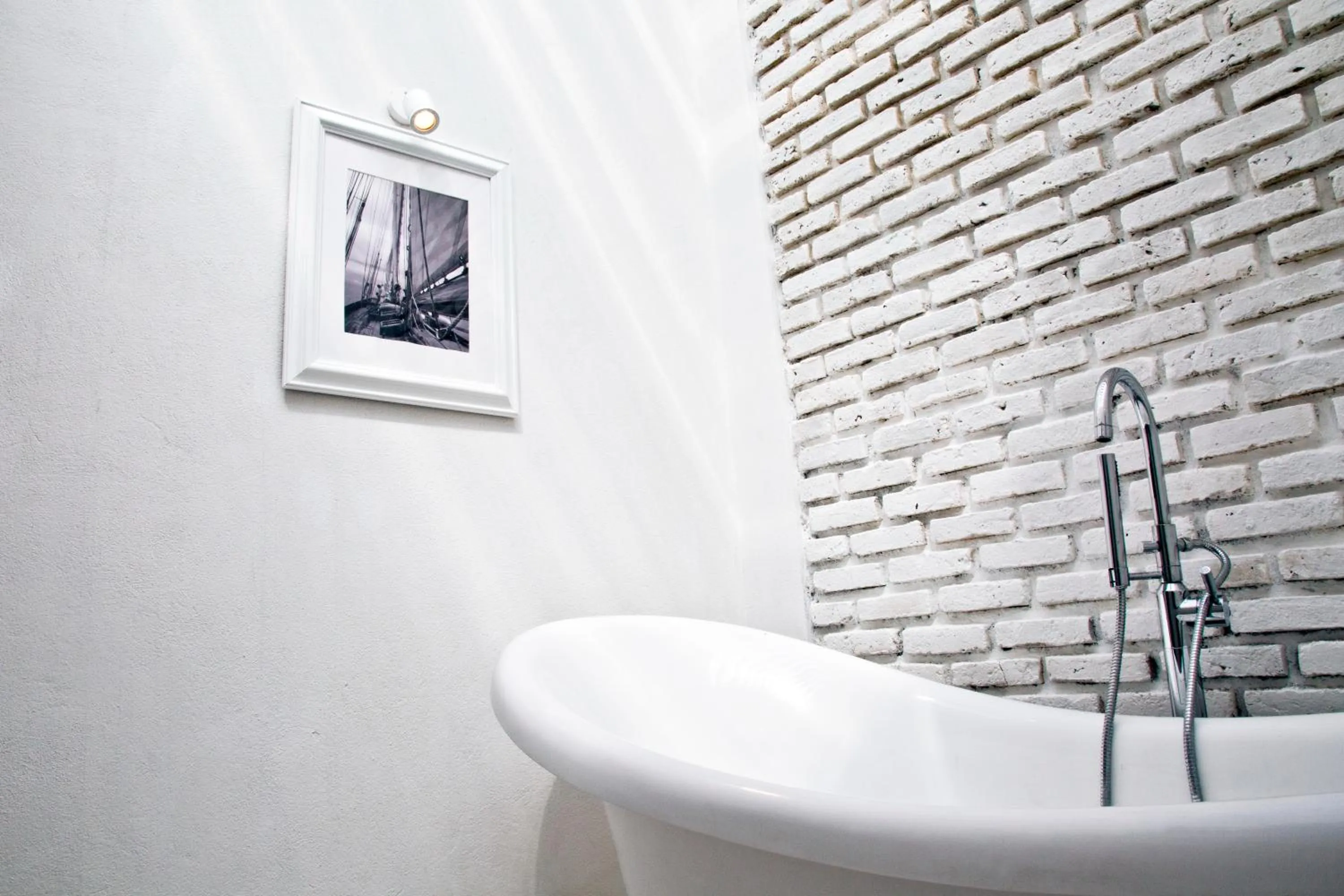 Bath in Villa Santé, Kalpitiya by The Serendipity Collection