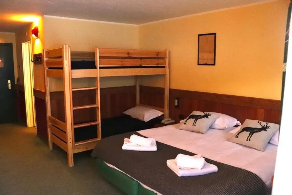 Standard Quadruple Room in Hotel De Champoluc Standard Quadruple Room in Hotel De Champoluc