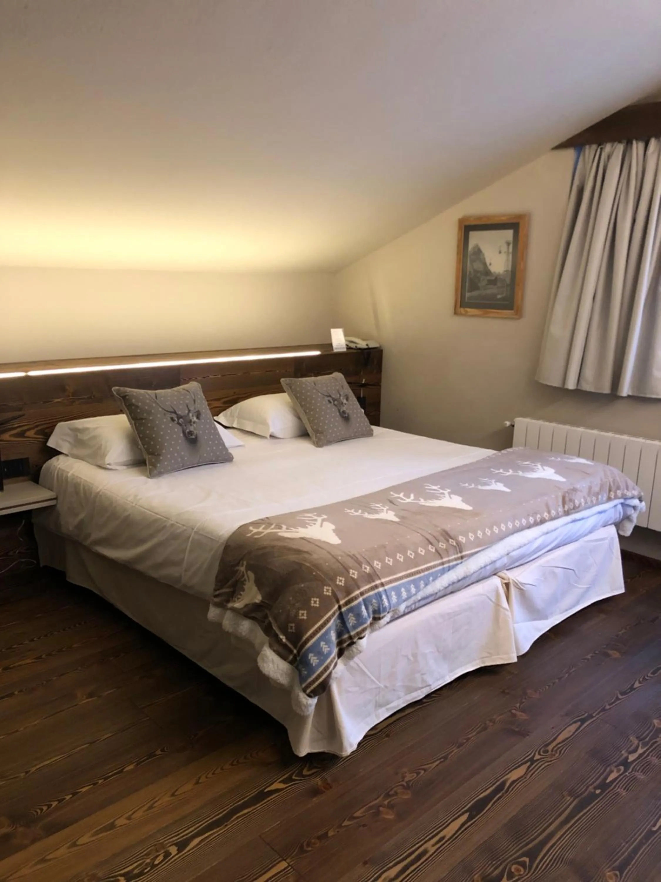 Bedroom, Bed in Hotel De Champoluc