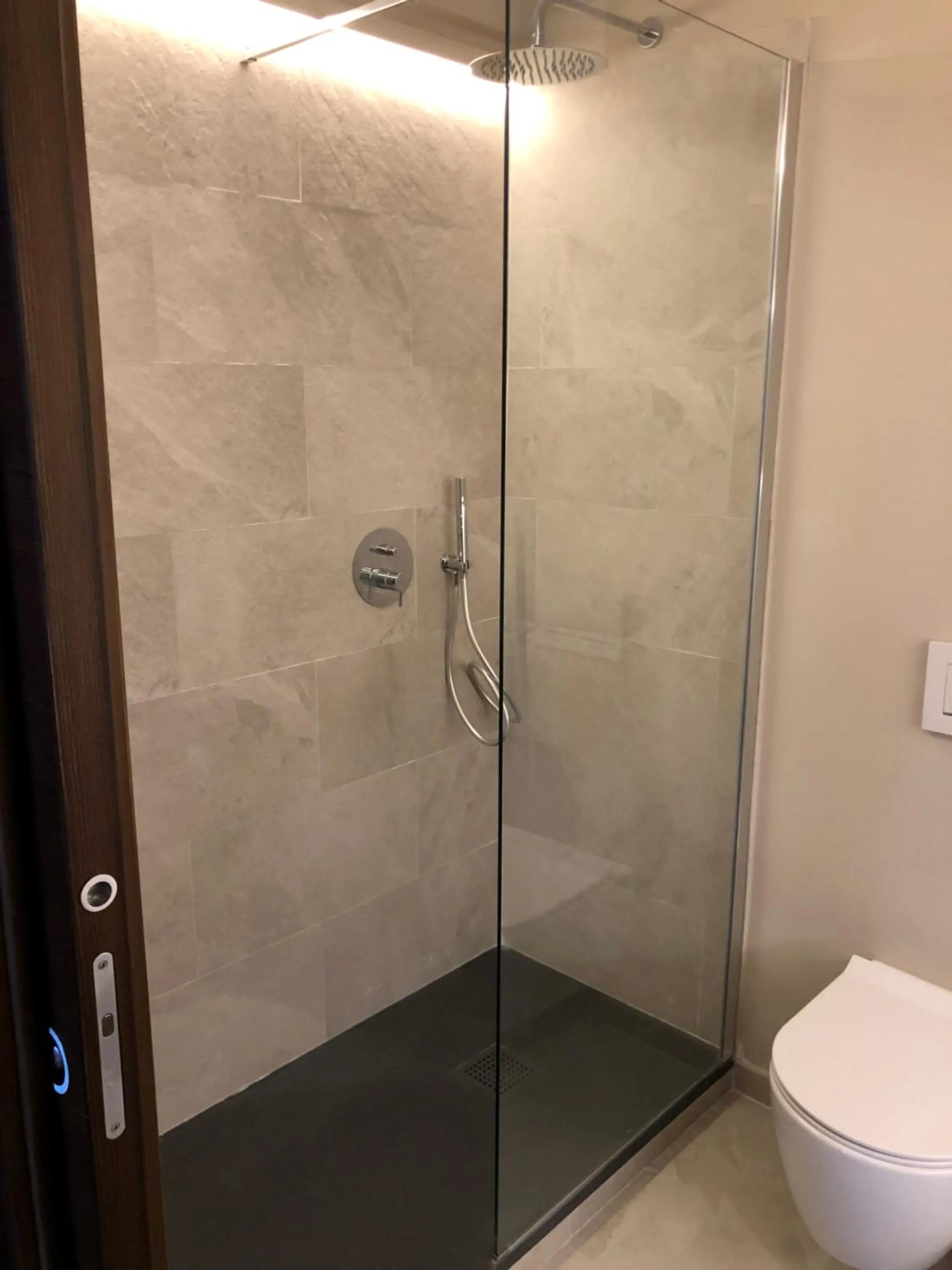 Shower in Hotel De Champoluc
