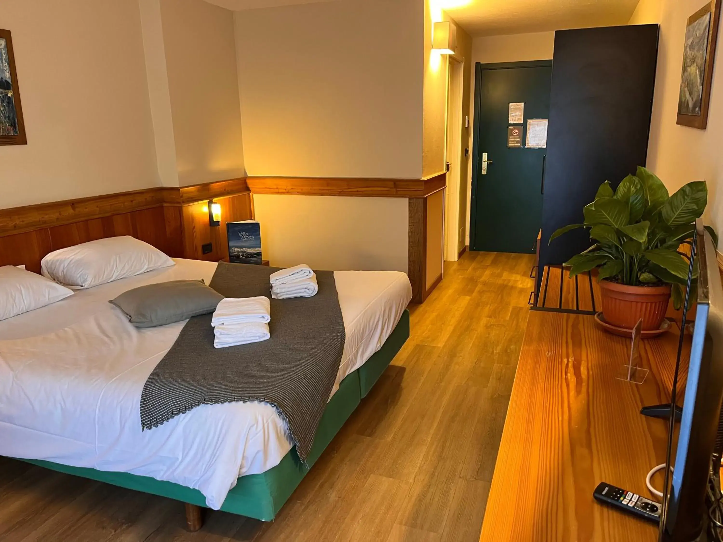 Double Room with Balcony in Hotel De Champoluc Double Room with Balcony in Hotel De Champoluc