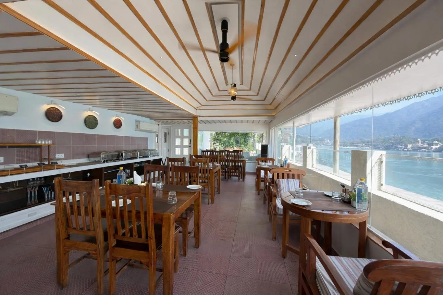 Restaurant/places to eat in Yog Niketan By Sanskriti