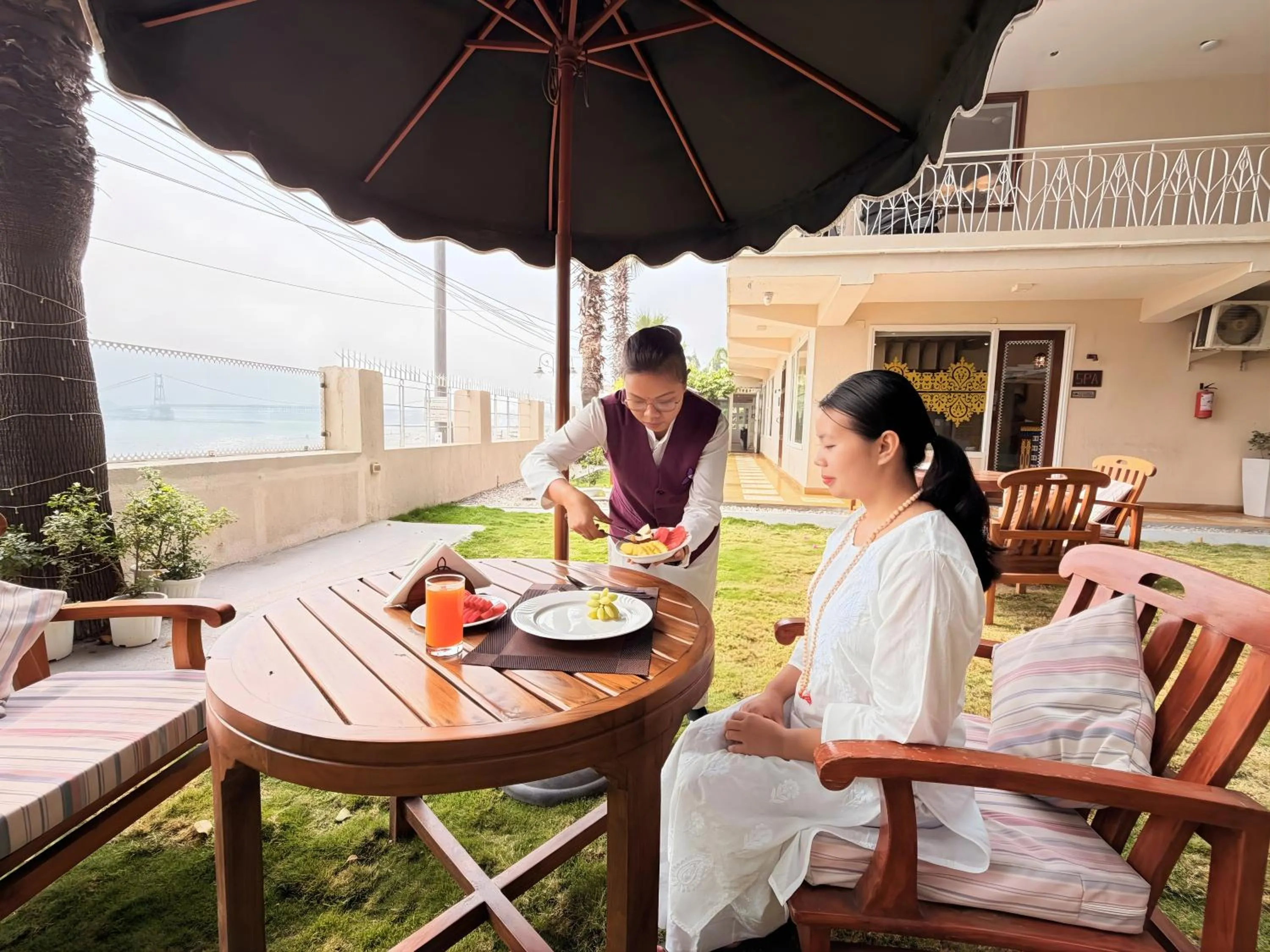 Restaurant/places to eat in Yog Niketan By Sanskriti