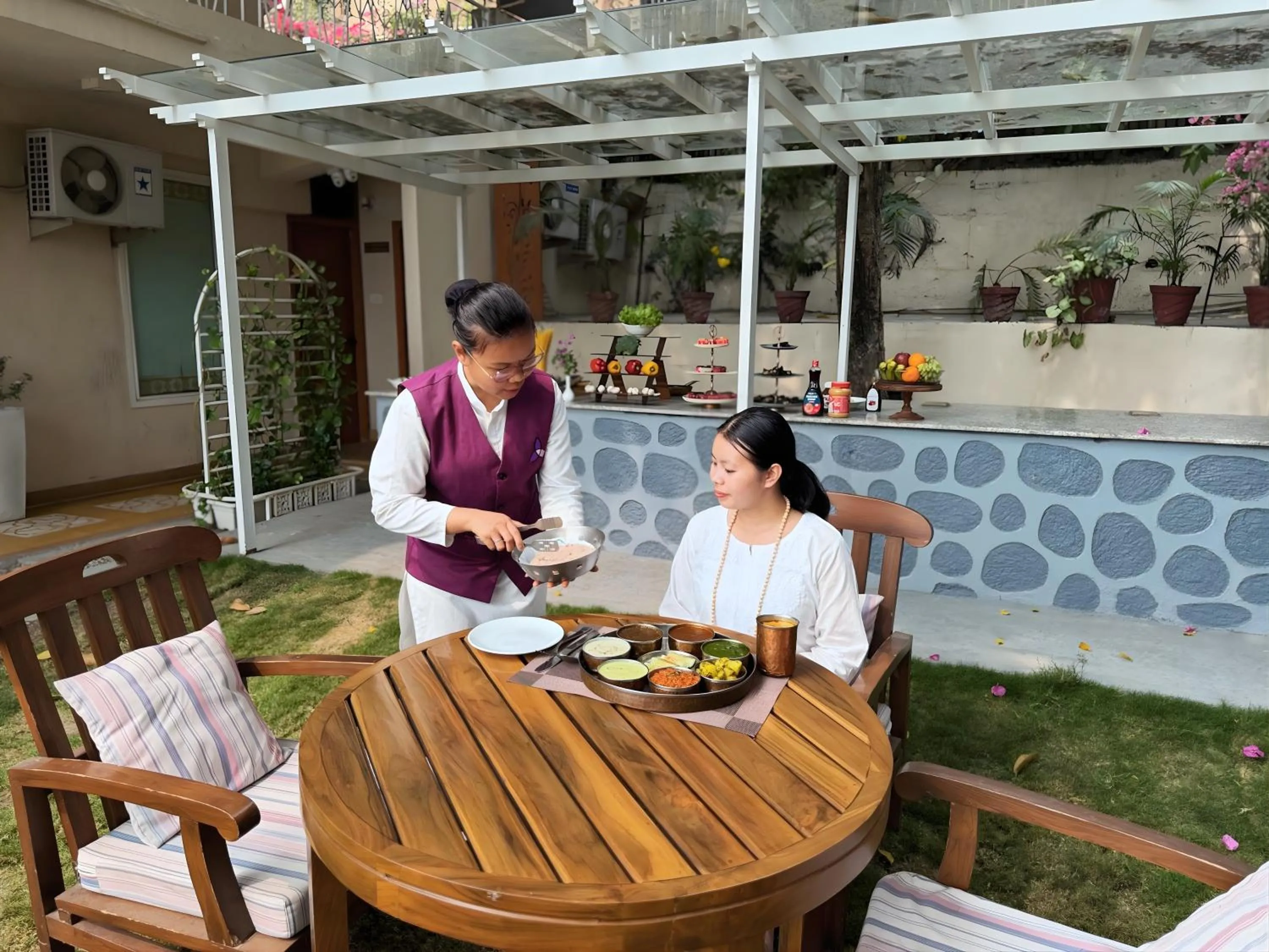 Restaurant/places to eat in Yog Niketan By Sanskriti