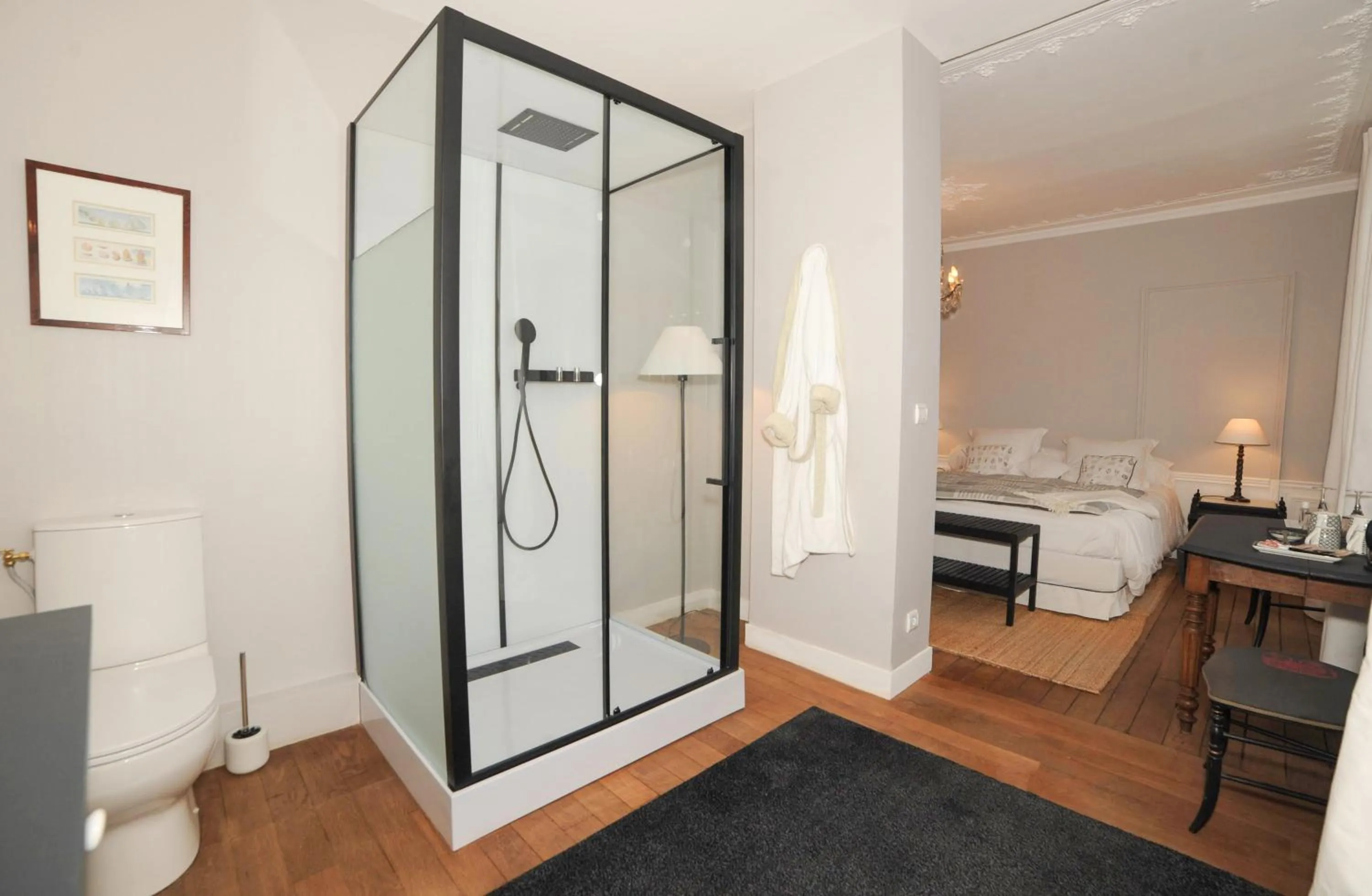 Bathroom, Bed in Le Jardin Cathedrale