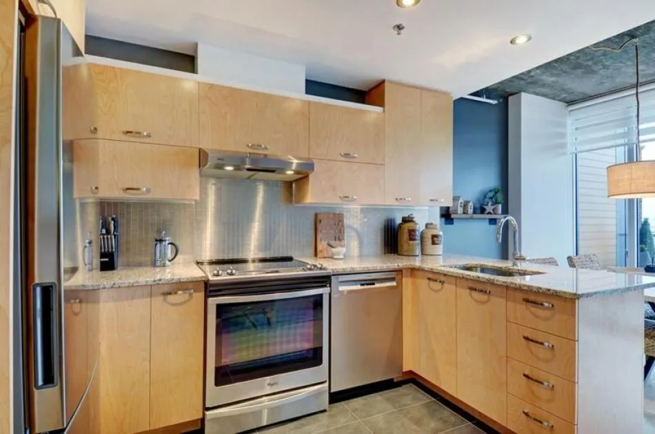 Kitchen or kitchenette in Les Immeubles Charlevoix - Le 760-214