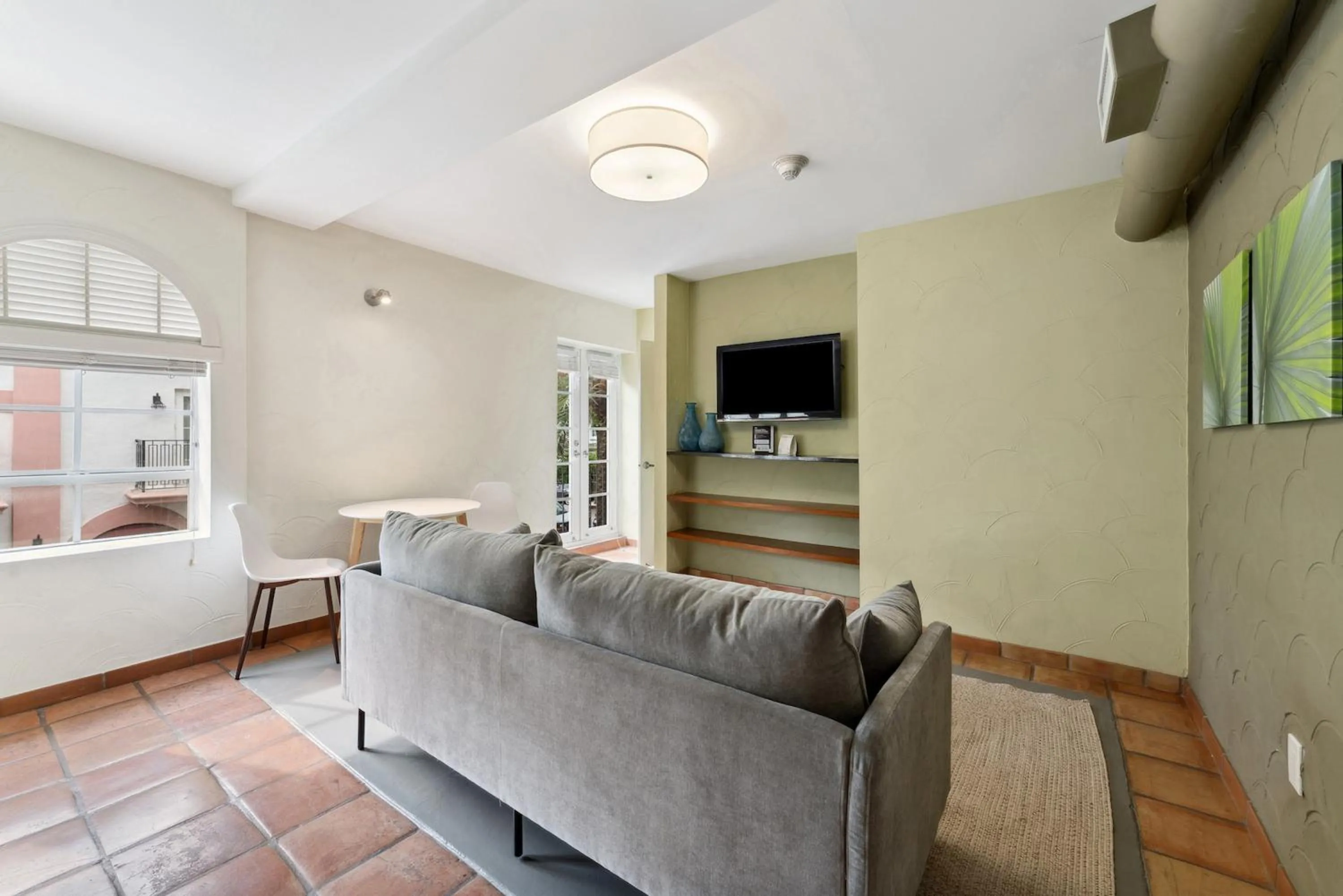 TV and multimedia in Kasa El Paseo Miami Beach