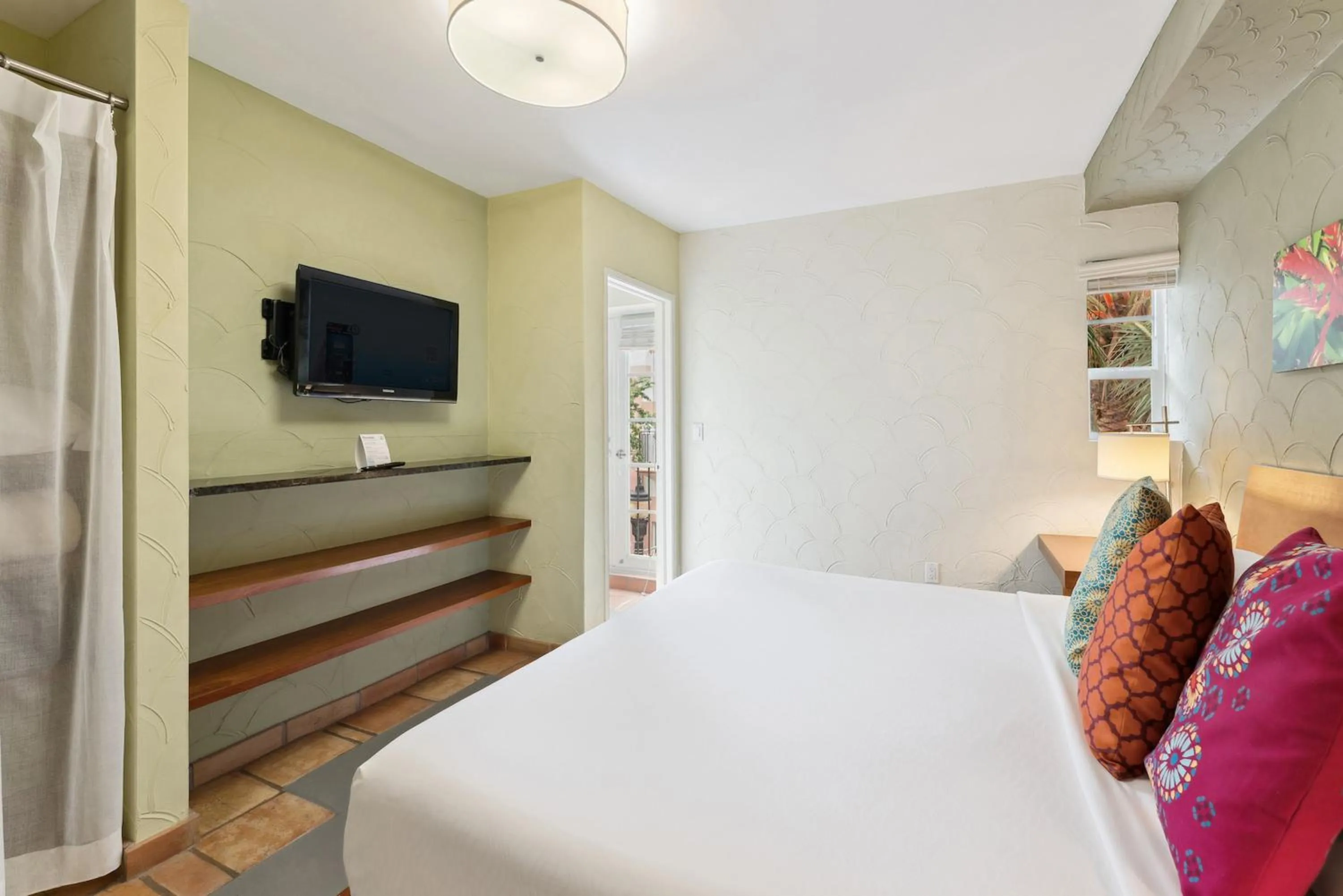 Bed in Kasa El Paseo Miami Beach