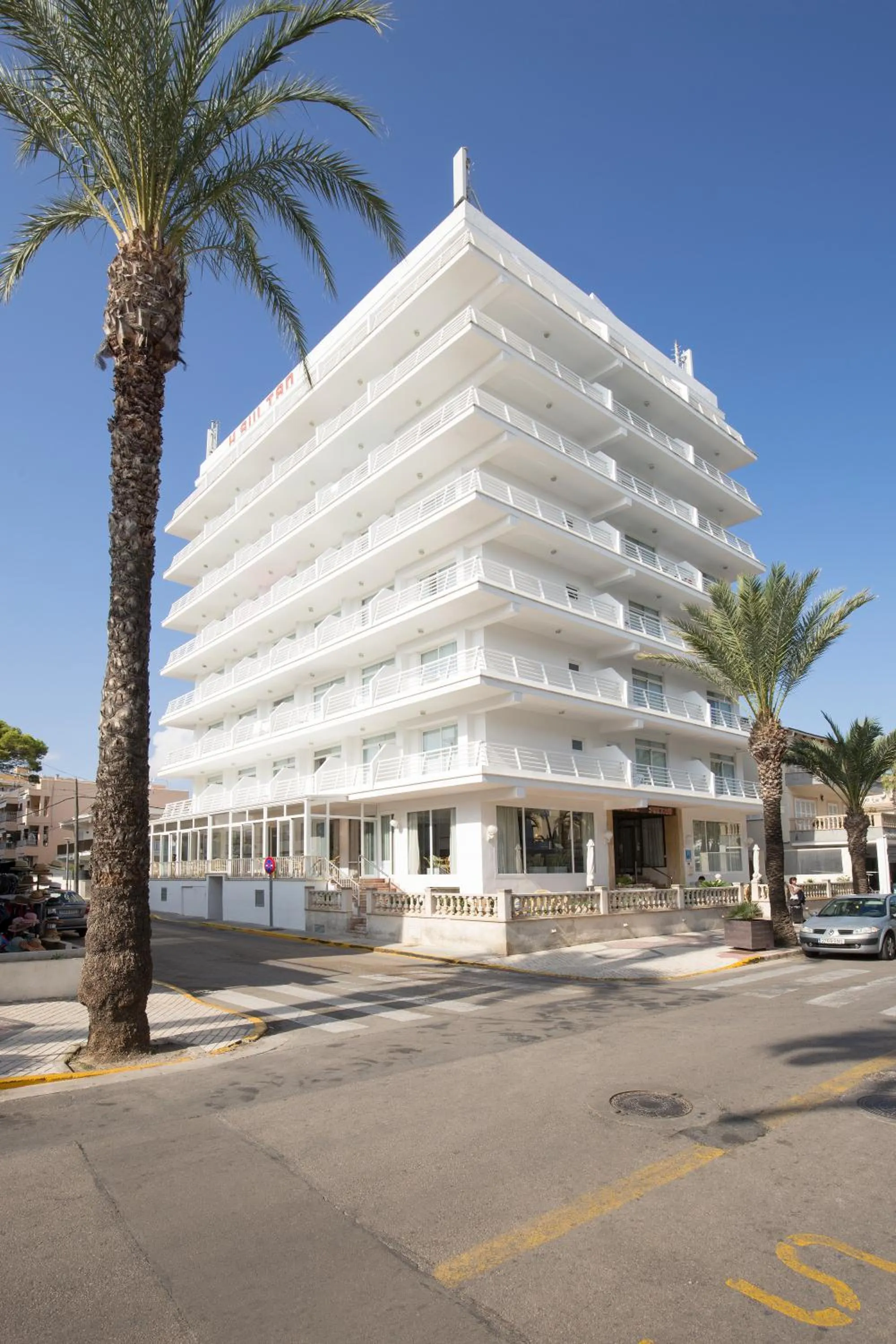 Facade/entrance in Hotel Sultán