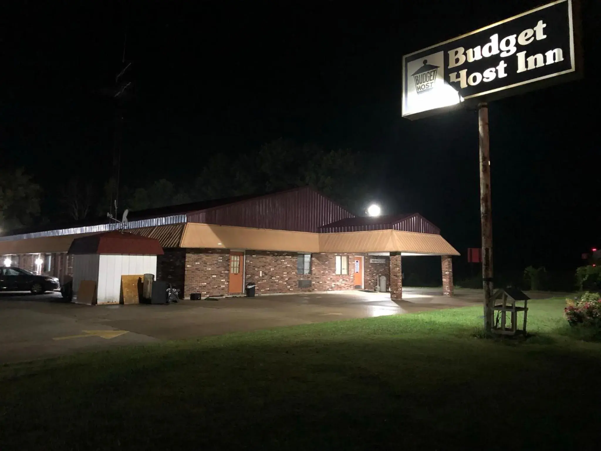 Facade/entrance in Budget Host Inn Facade/entrance in Budget Host Inn
