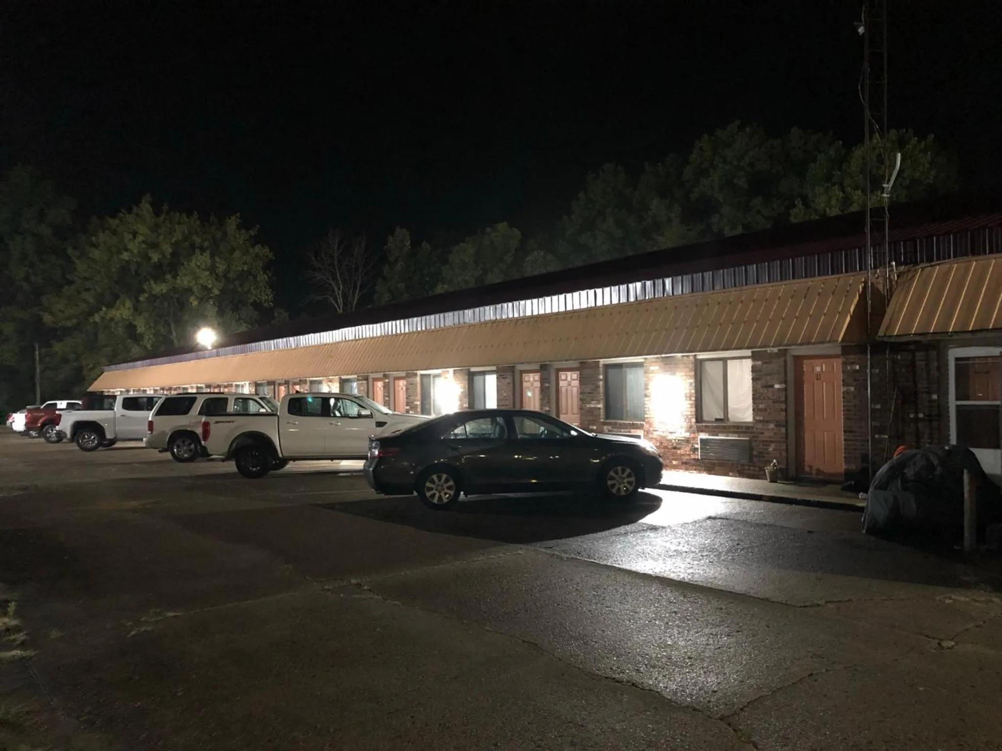 Property building in Budget Host Inn