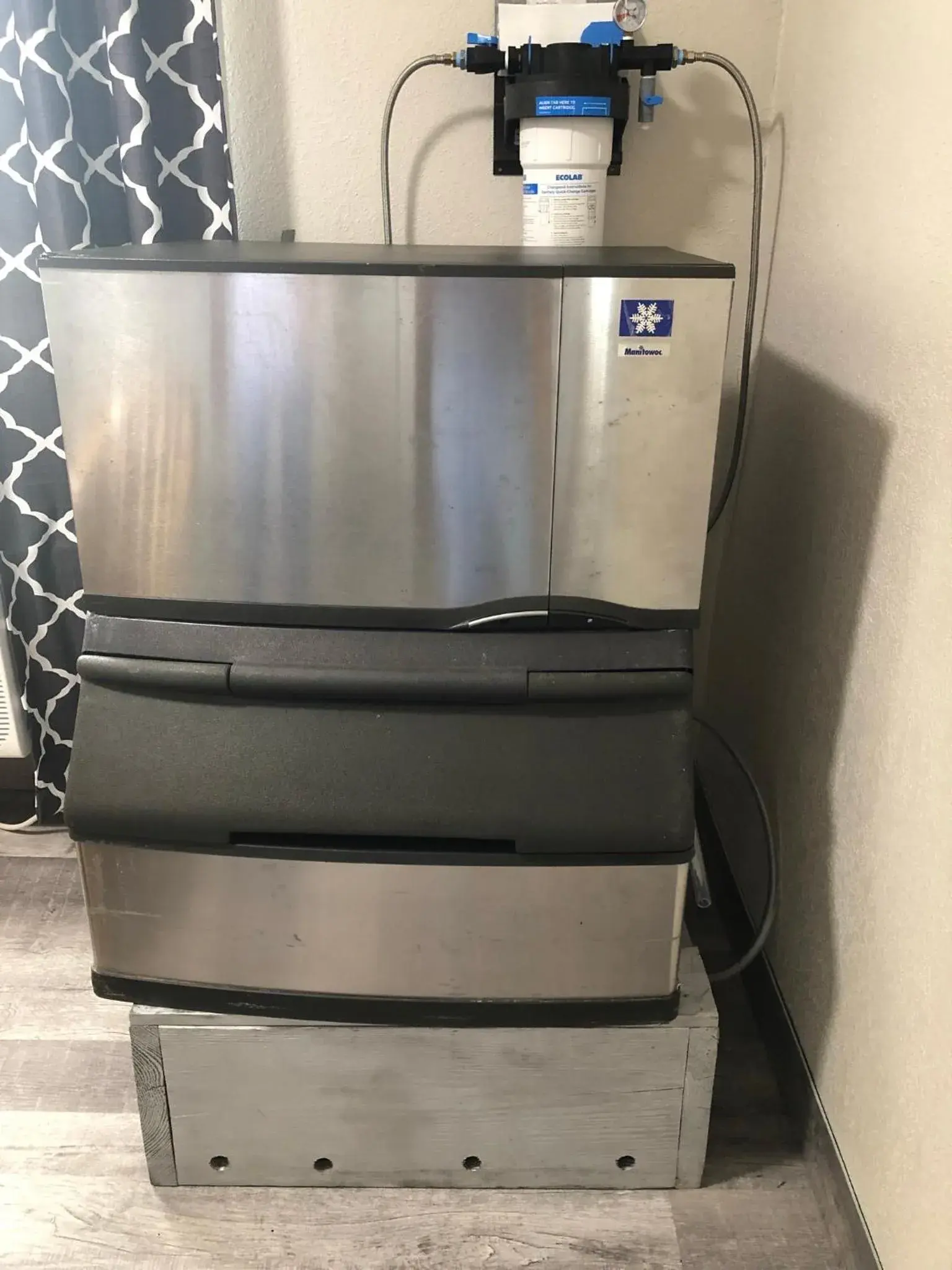 Breakfast in Budget Host Inn Breakfast in Budget Host Inn