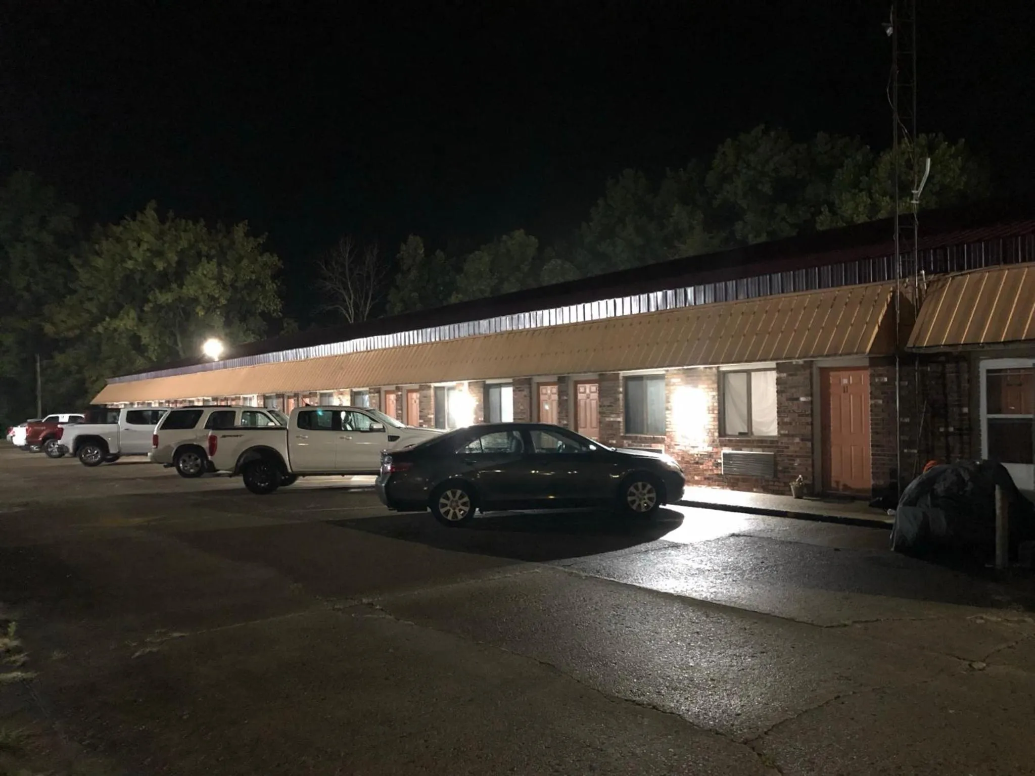 Property building in Budget Host Inn