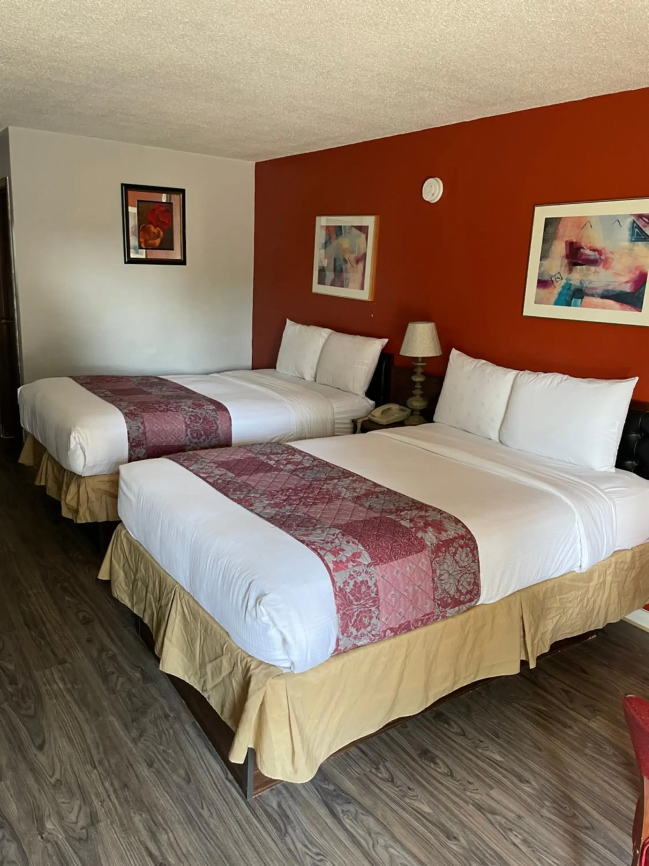 Bed in Budget Host Inn Bed in Budget Host Inn