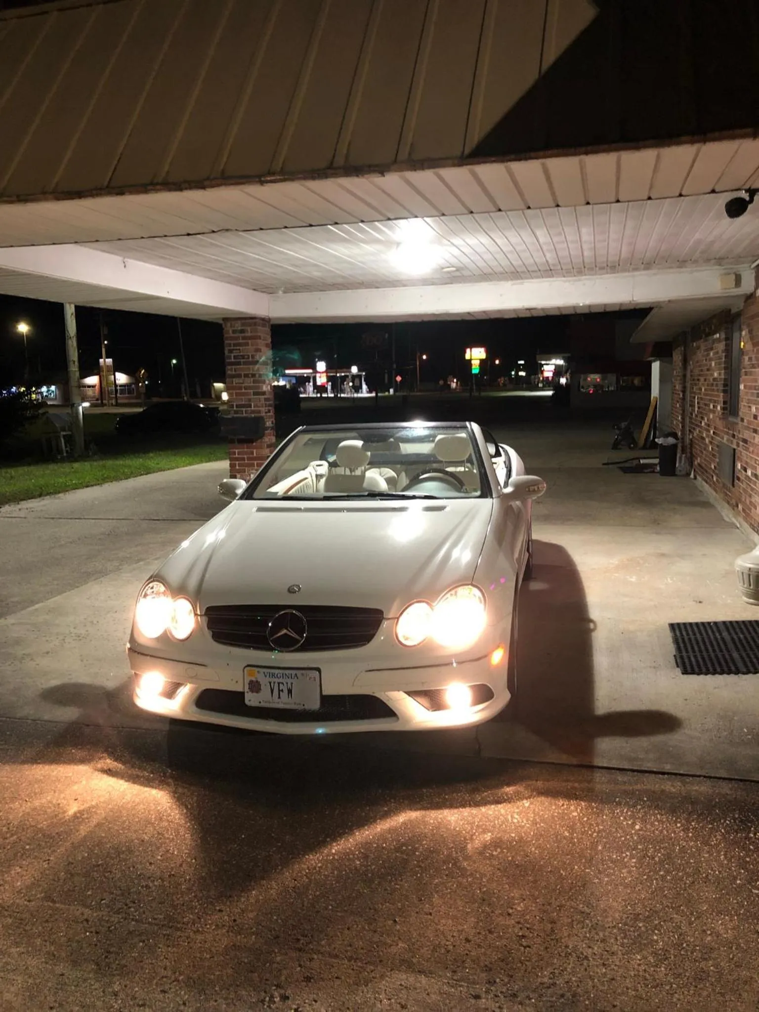 Facade/entrance in Budget Host Inn