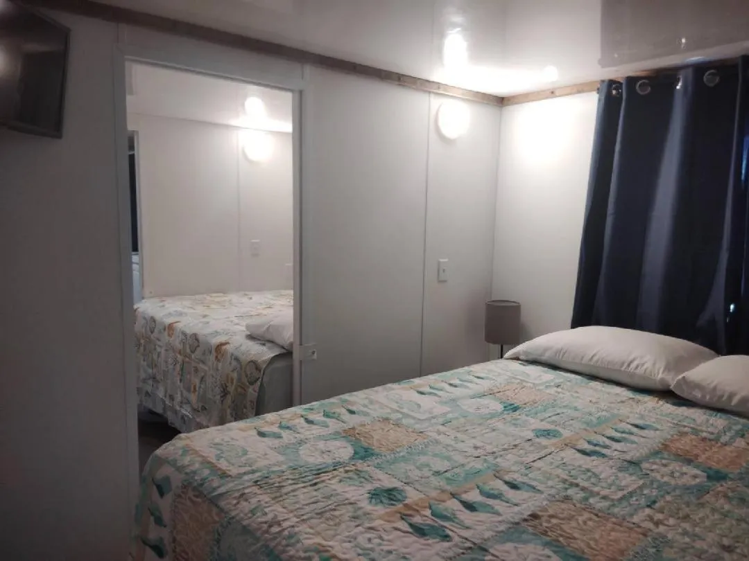 Bed in Old Wooden Bridge Resort & Marina