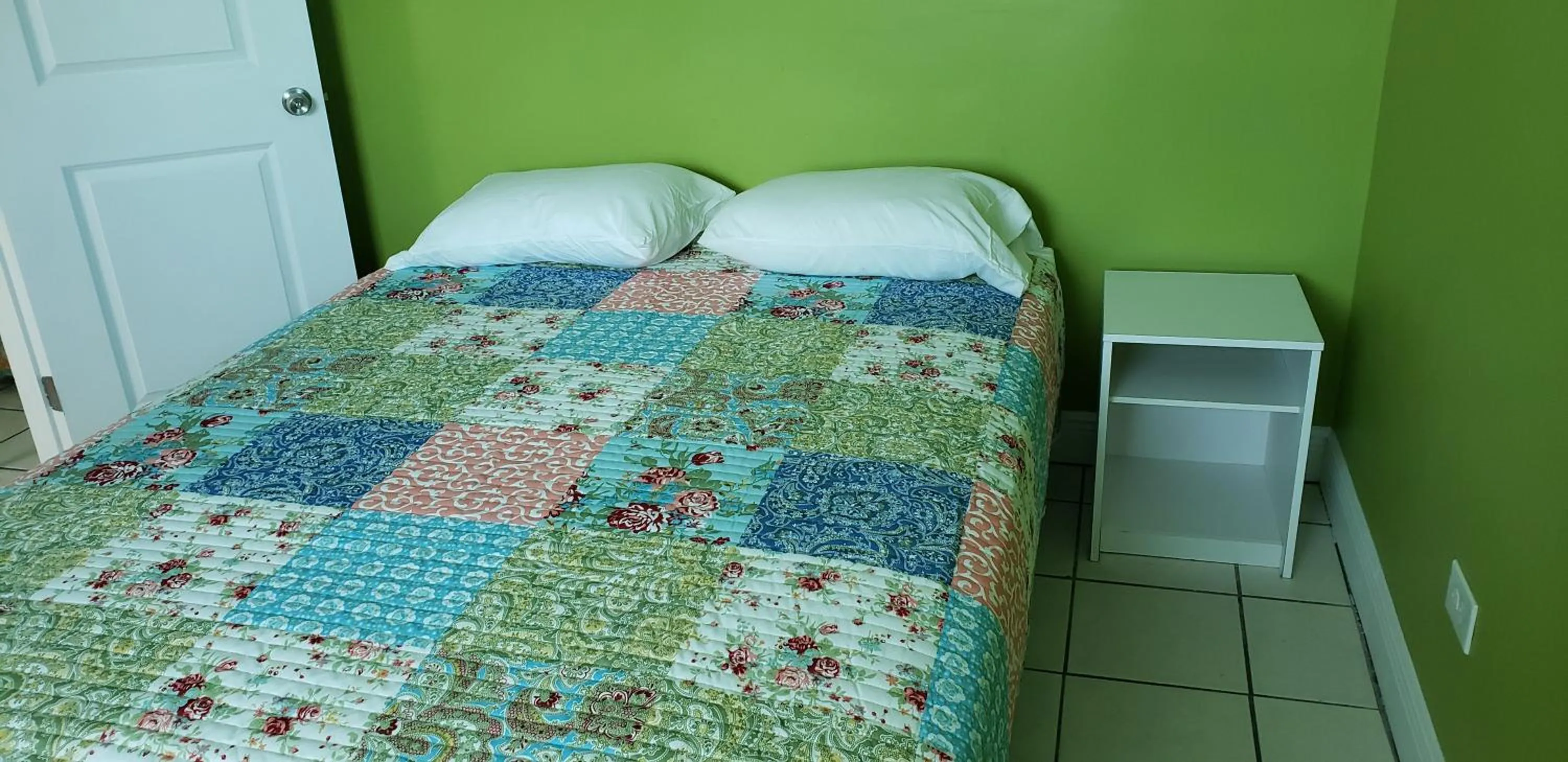 Bed in Old Wooden Bridge Resort & Marina