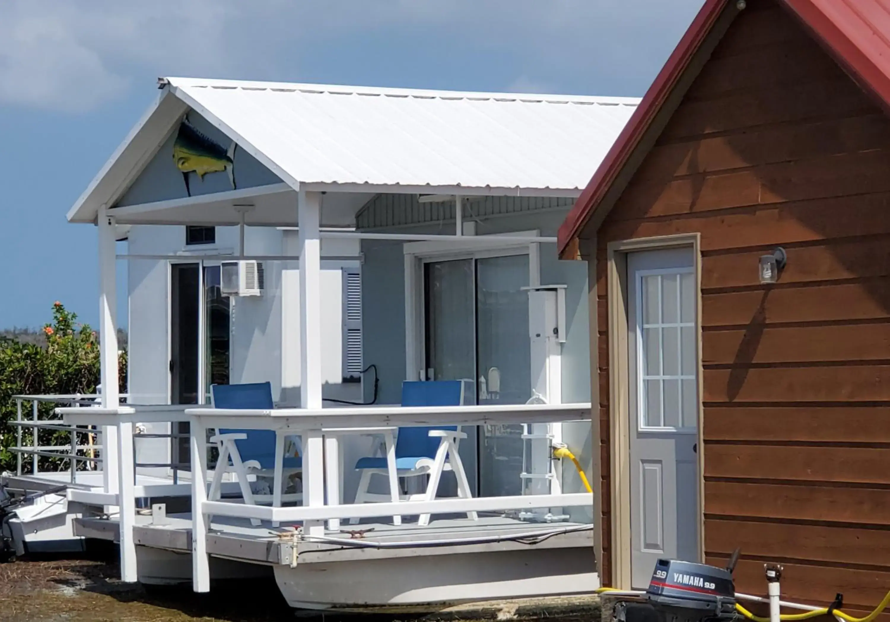 One-Bedroom Floating Cabin in Old Wooden Bridge Resort & Marina One-Bedroom Floating Cabin in Old Wooden Bridge Resort & Marina