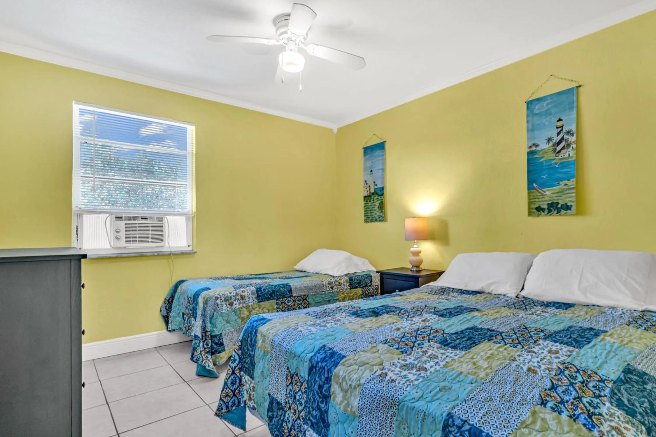 Bed in Old Wooden Bridge Resort & Marina