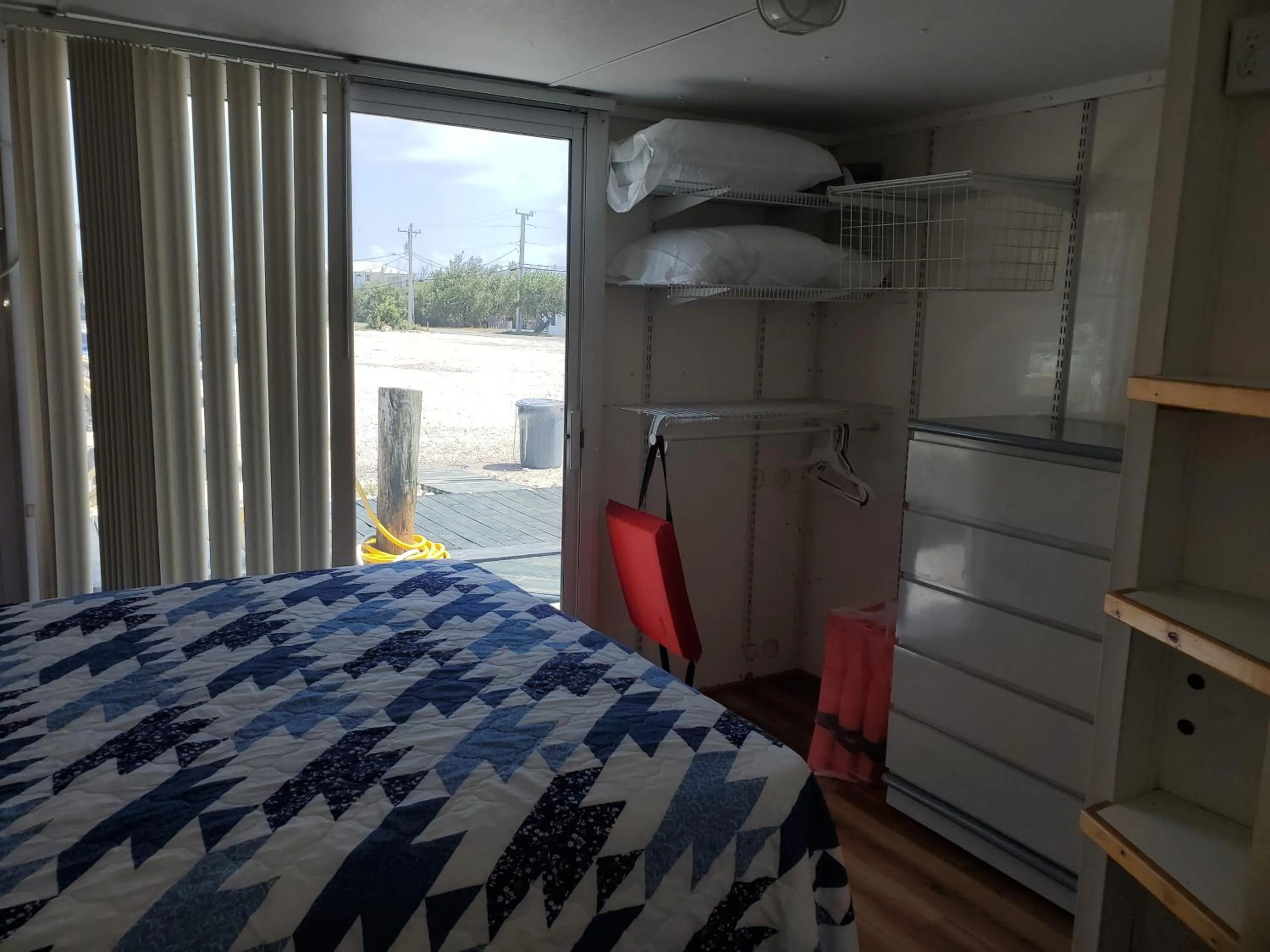 Bed in Old Wooden Bridge Resort & Marina