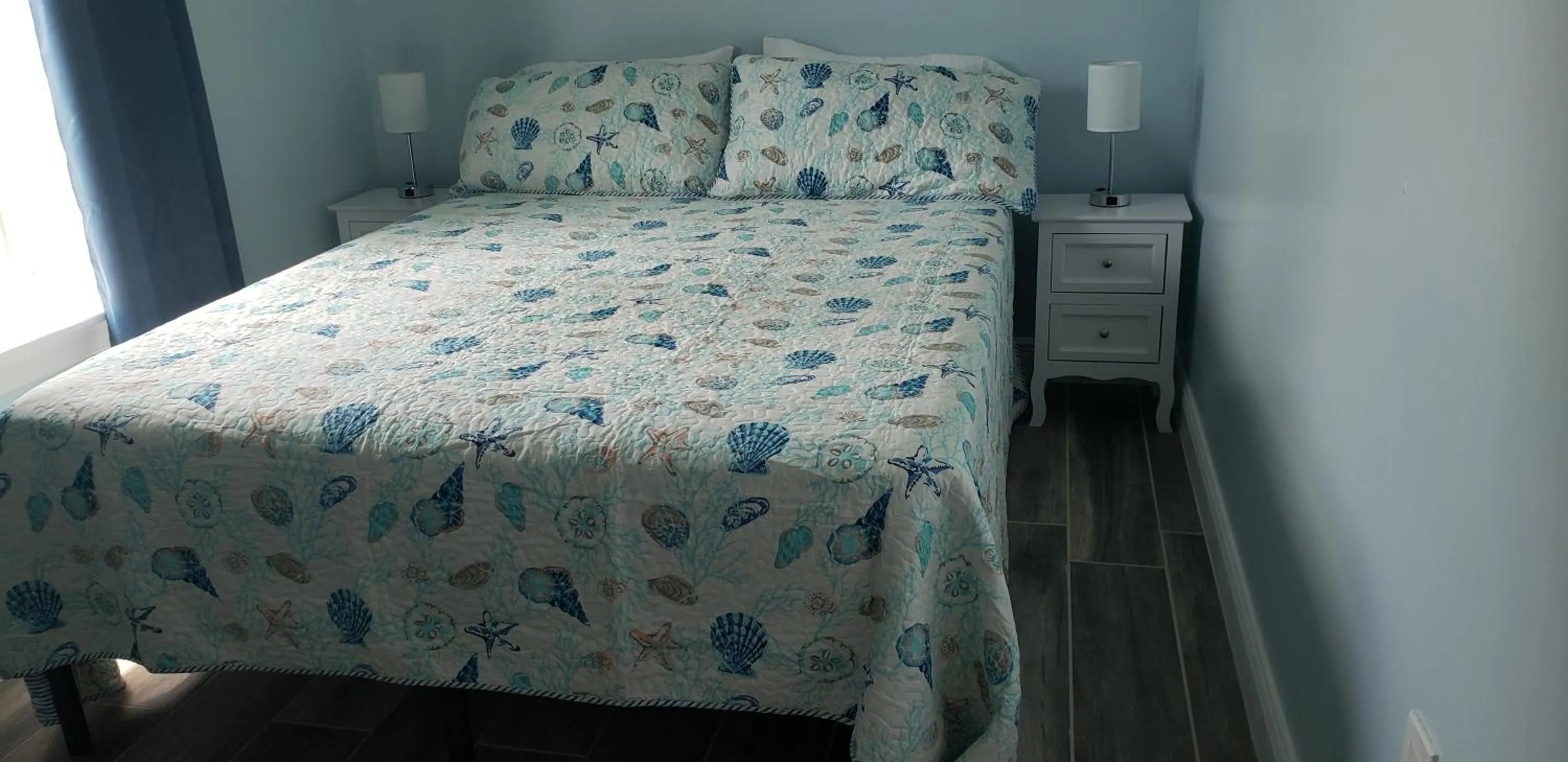 Bed in Old Wooden Bridge Resort & Marina