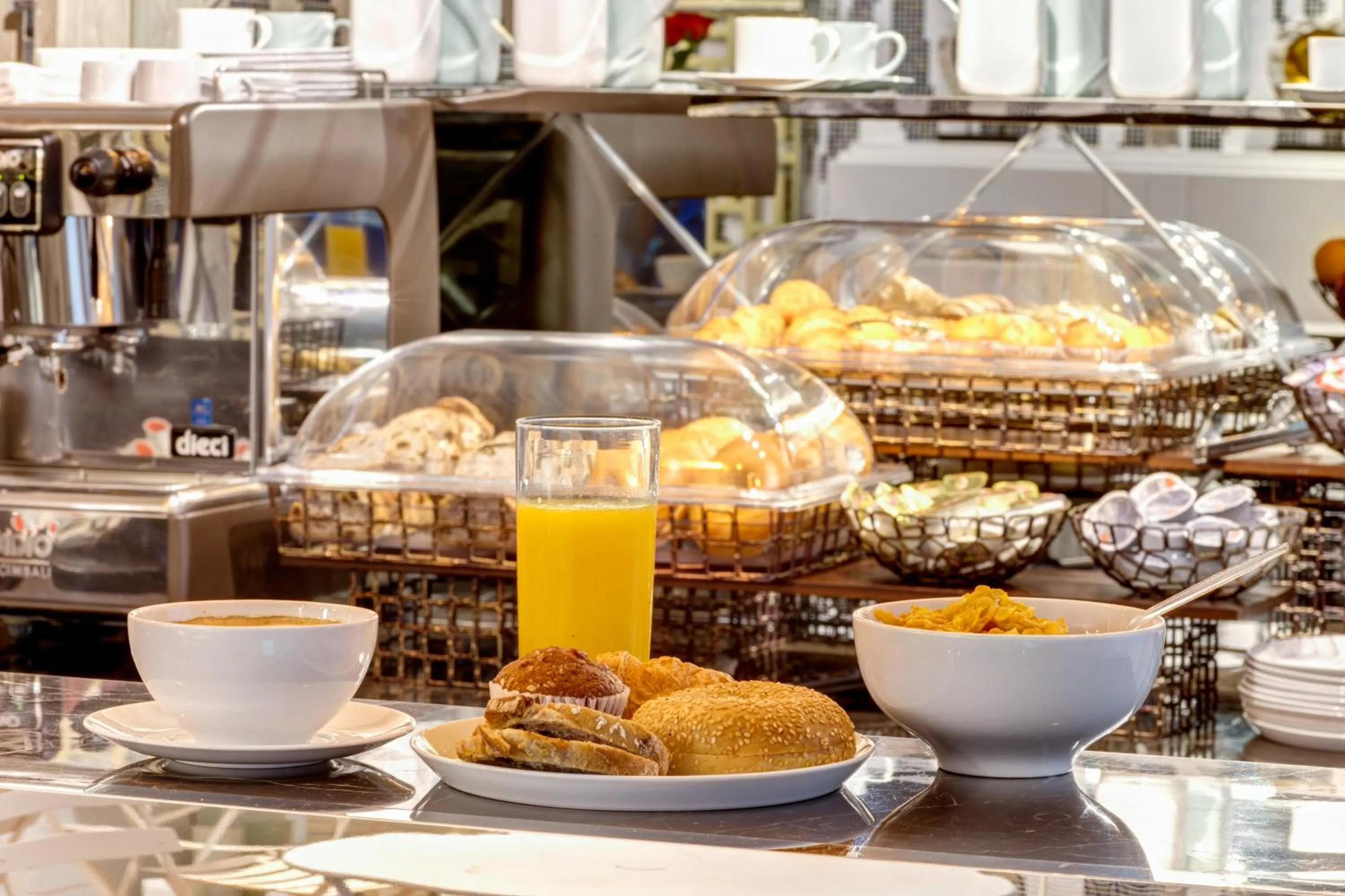 Continental breakfast, Breakfast in L Hotel