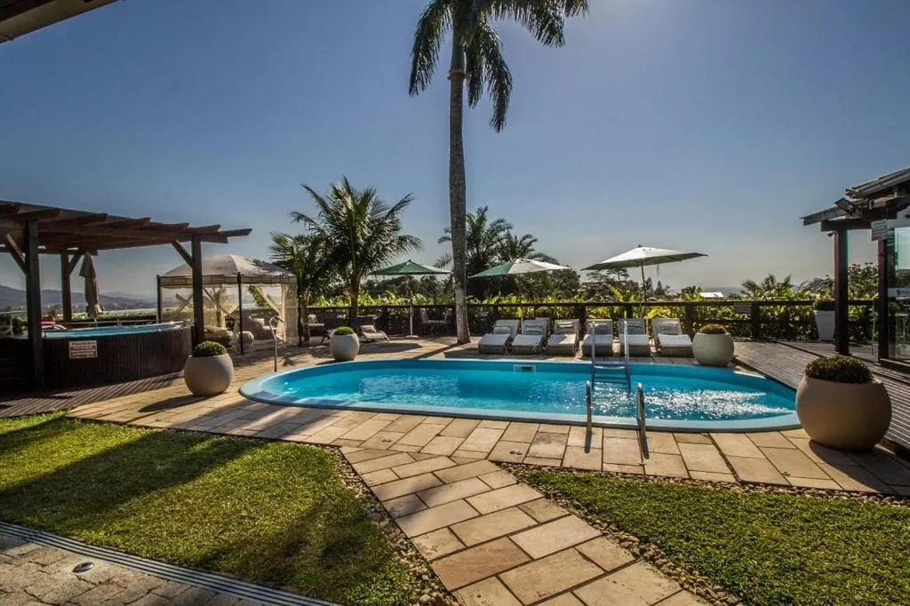 Swimming pool in Pousada Molinha