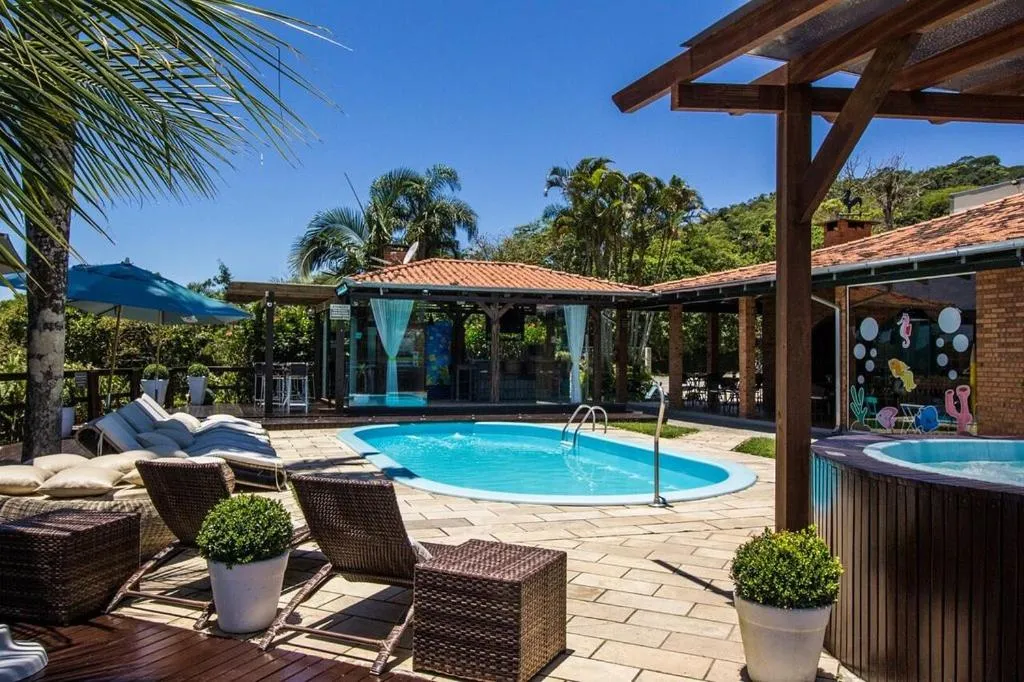 Swimming pool in Pousada Molinha