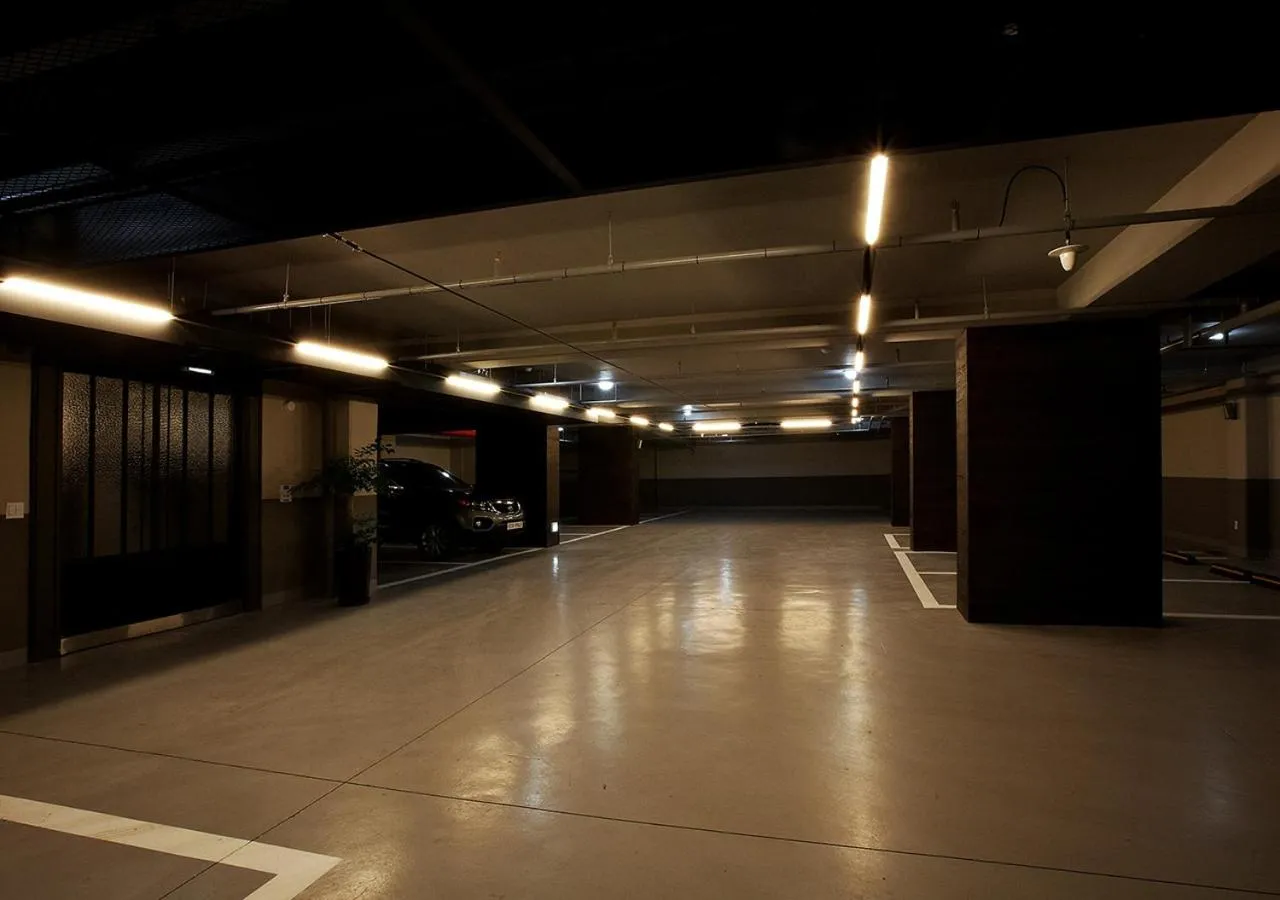 Parking in Lee Design Hotel