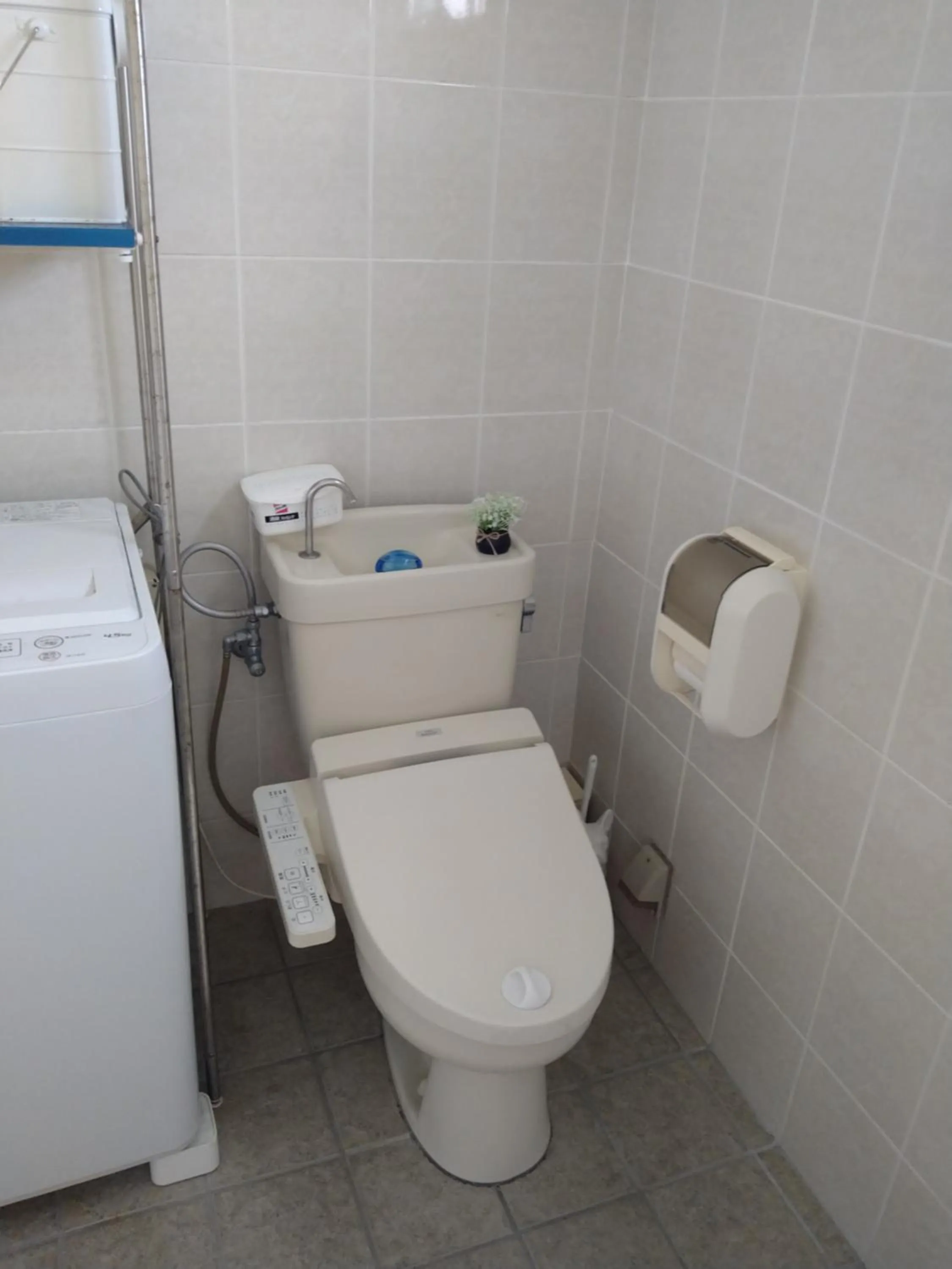Toilet in Minshuku Zabaru