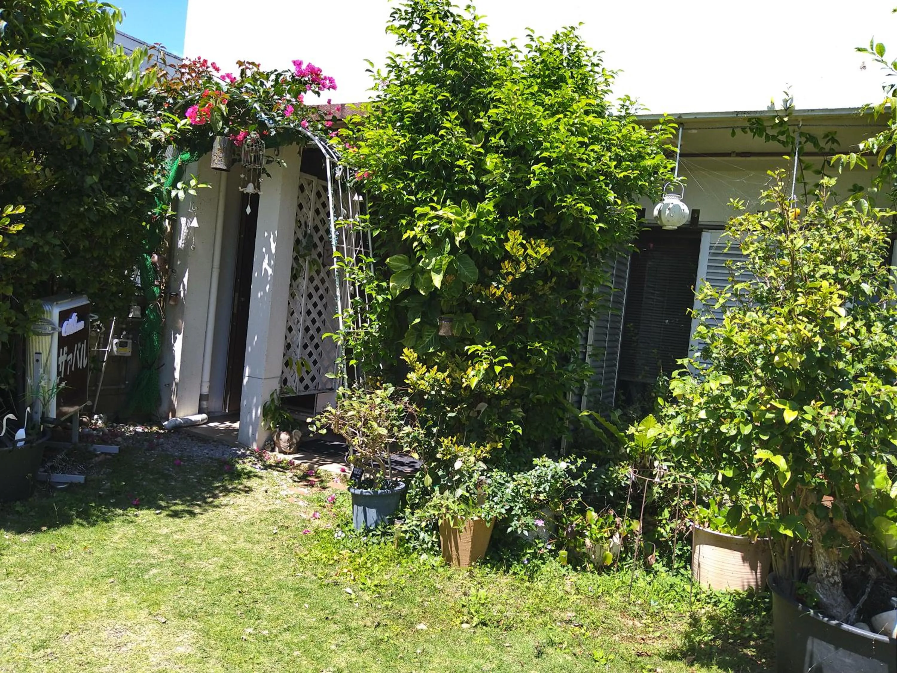 Property building in Minshuku Zabaru