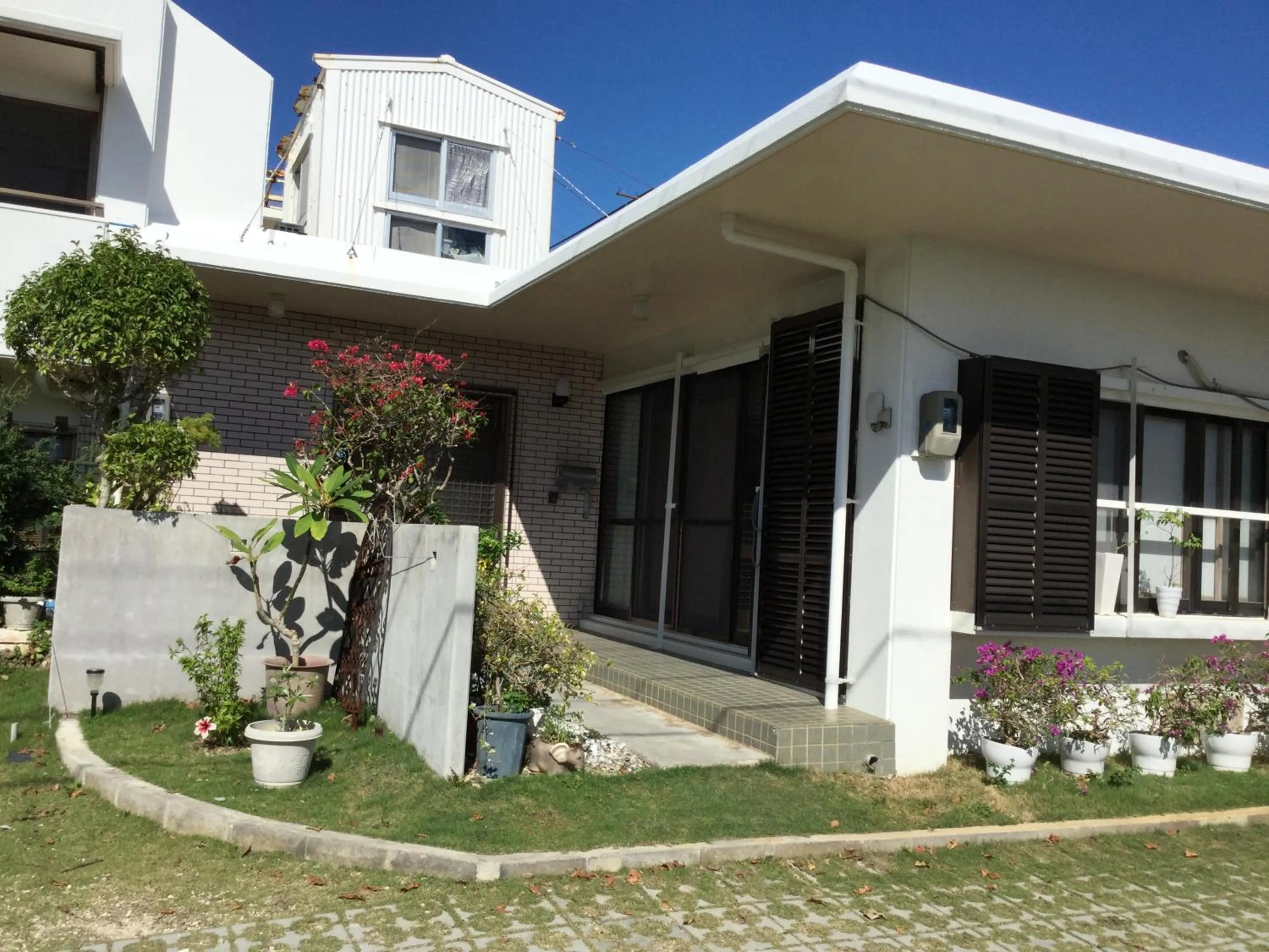 Facade/entrance in Minshuku Zabaru