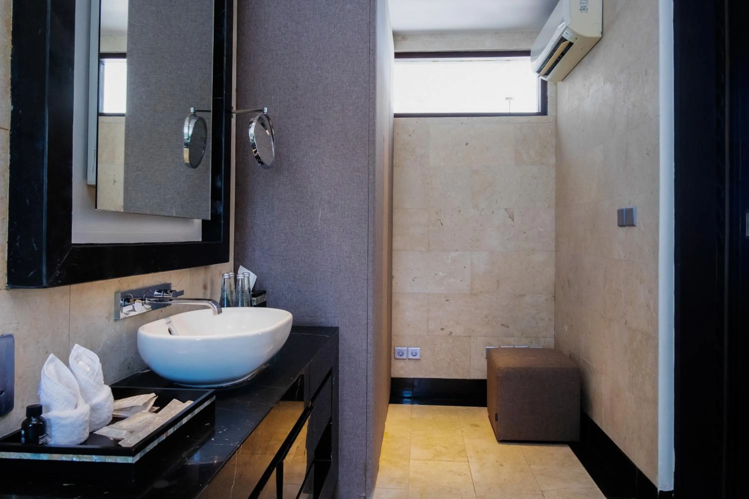 Toilet in Prasana Villas by Arjani Resorts