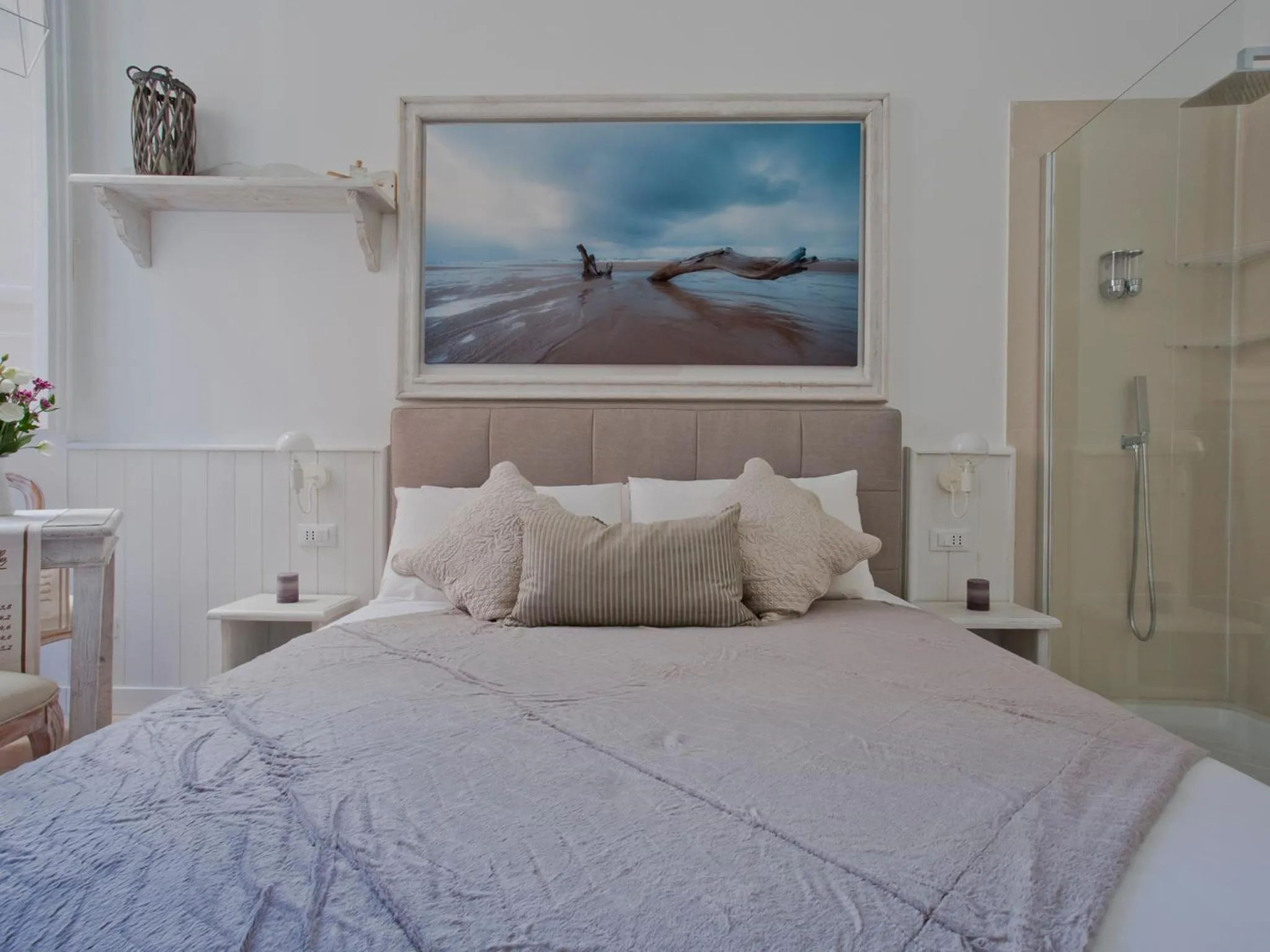 Photo of the whole room, Bed in Primo Piano Suites