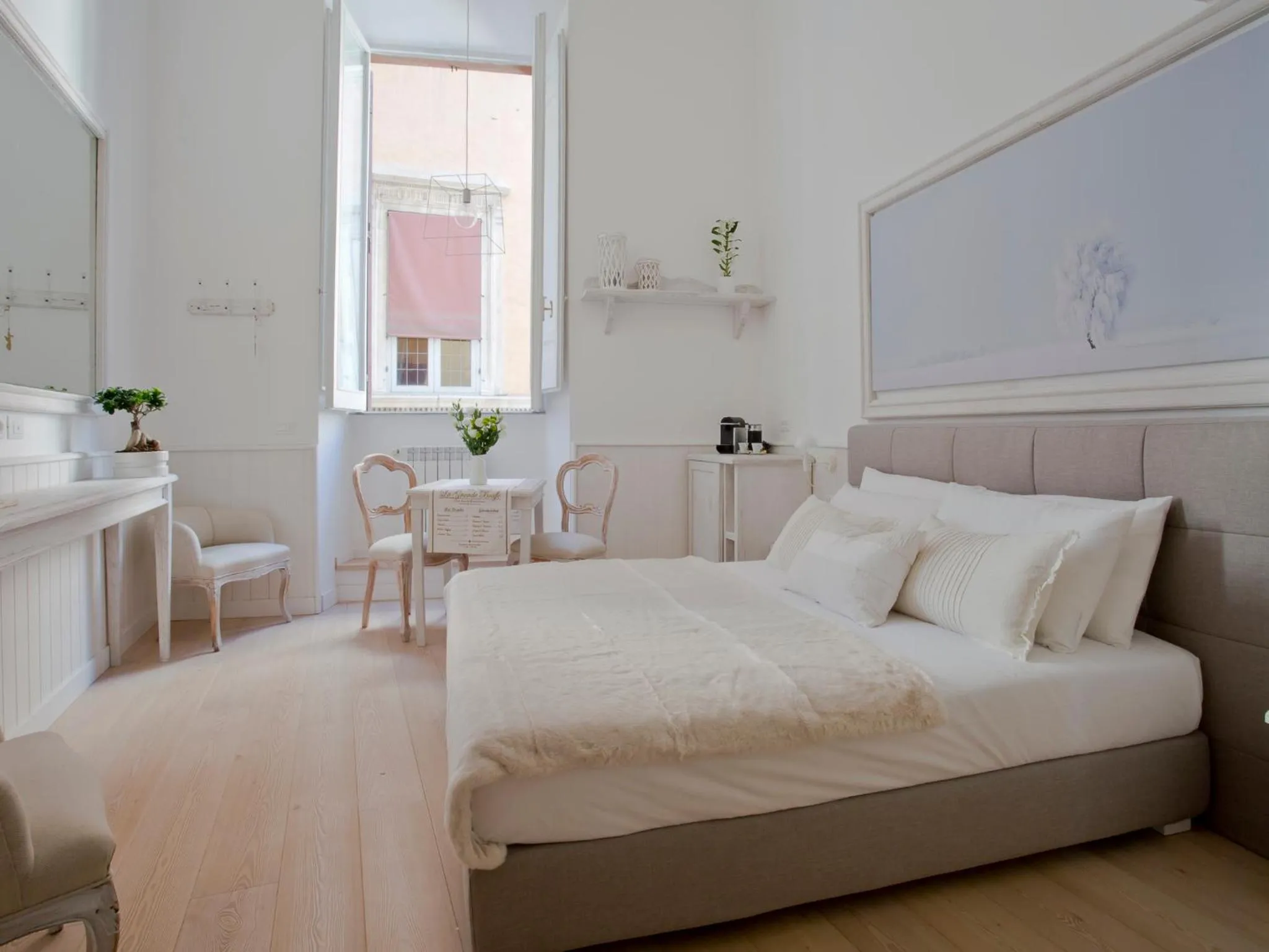 Photo of the whole room, Bed in Primo Piano Suites