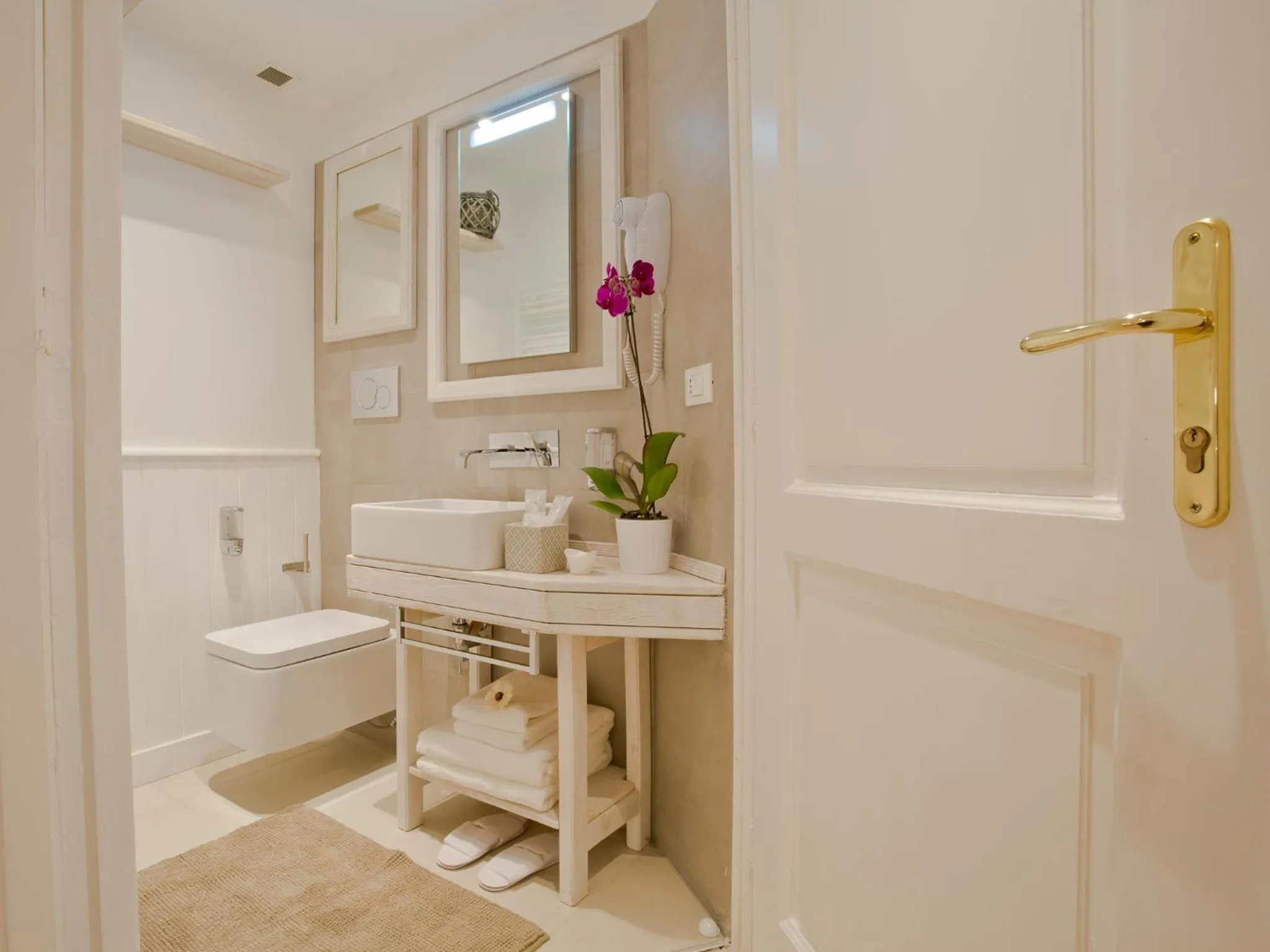 Bathroom in Primo Piano Suites