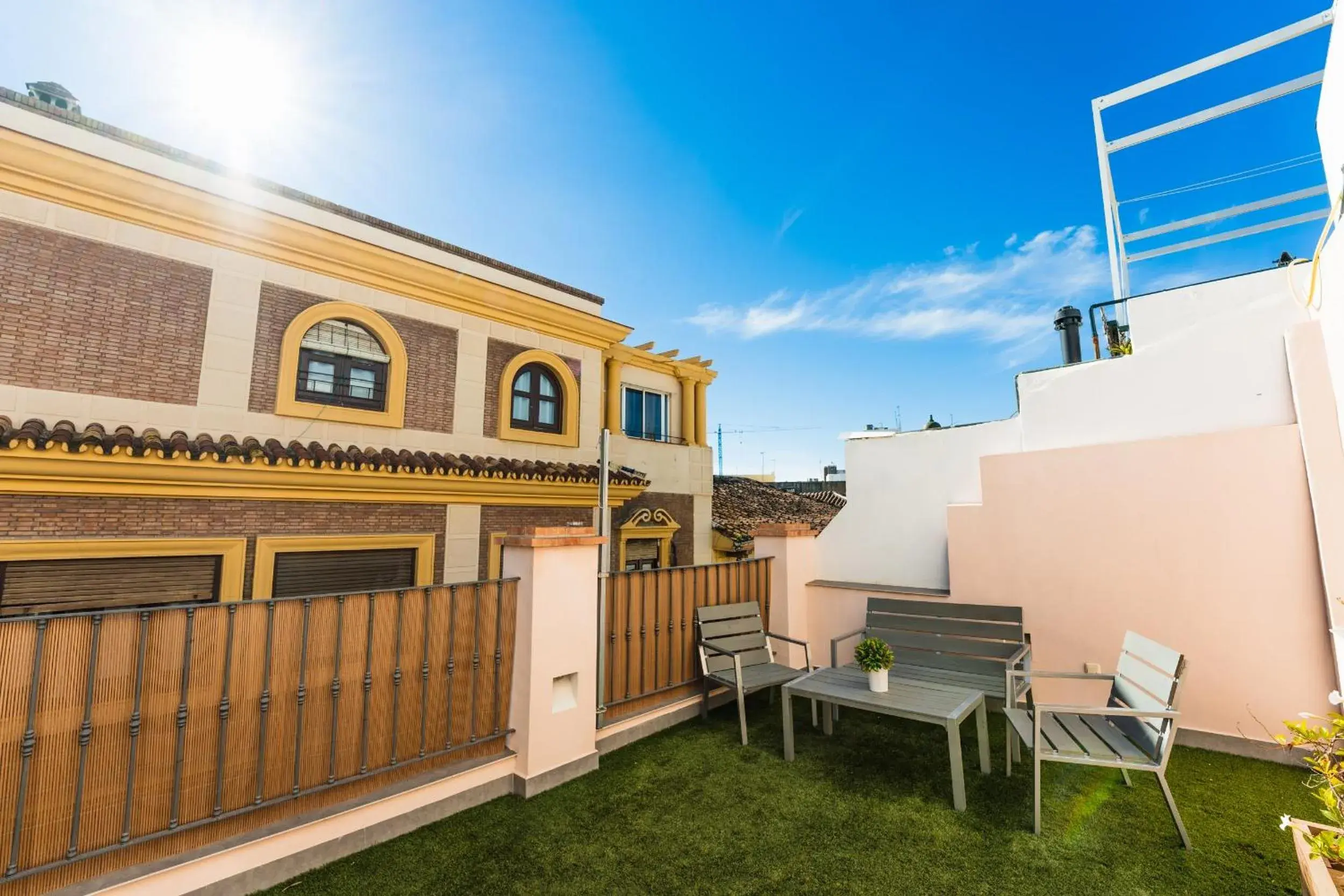 Debambú Larios Debambú Larios