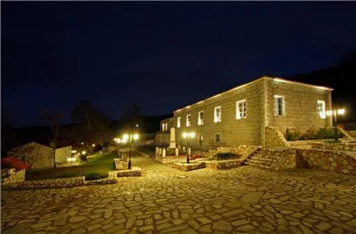 Facade/entrance, Property Building in 1821 En Dolianis