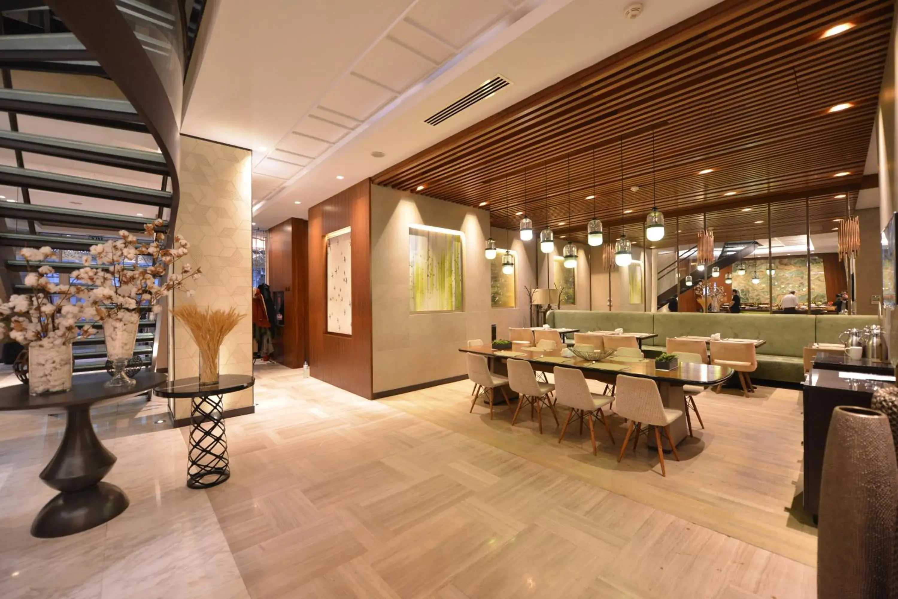 Restaurant/places to eat in Waxwing Hotel Restaurant/places to eat in Waxwing Hotel